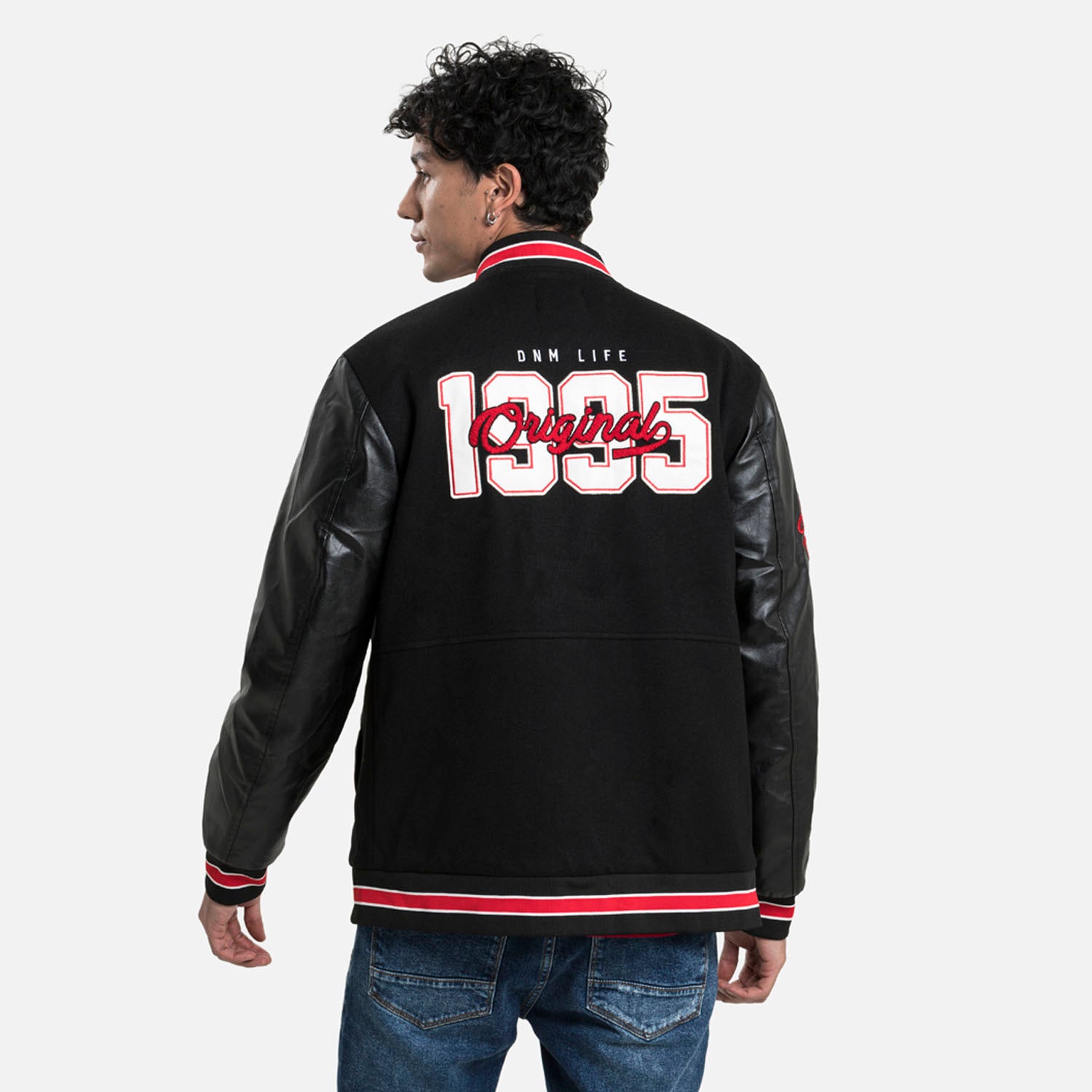 CHAQUETA BOMBER COLOR NEGRO