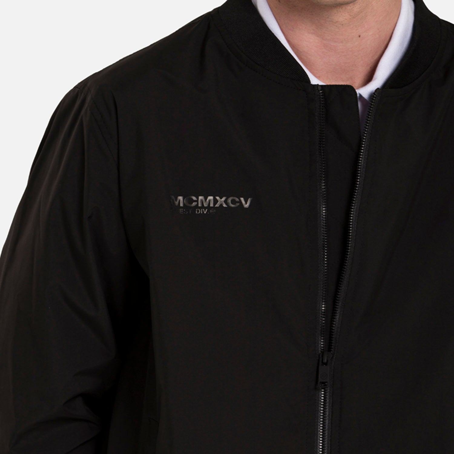 CHAQUETA BOMBER COLOR NEGRO