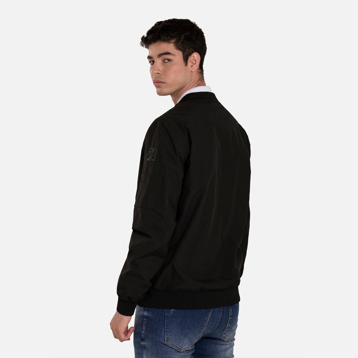 CHAQUETA BOMBER COLOR NEGRO