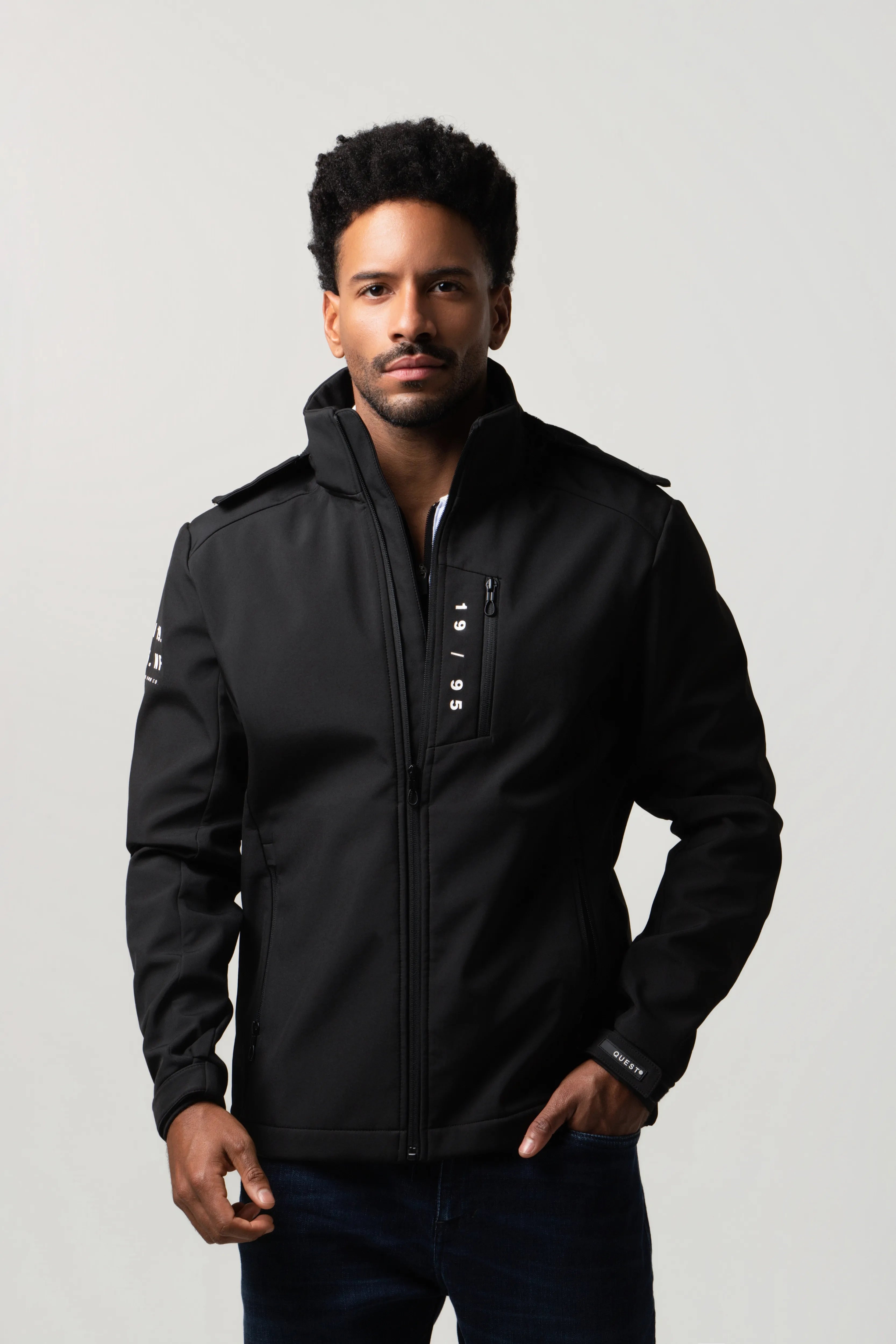 CHAQUETA PARKA COLOR NEGRO