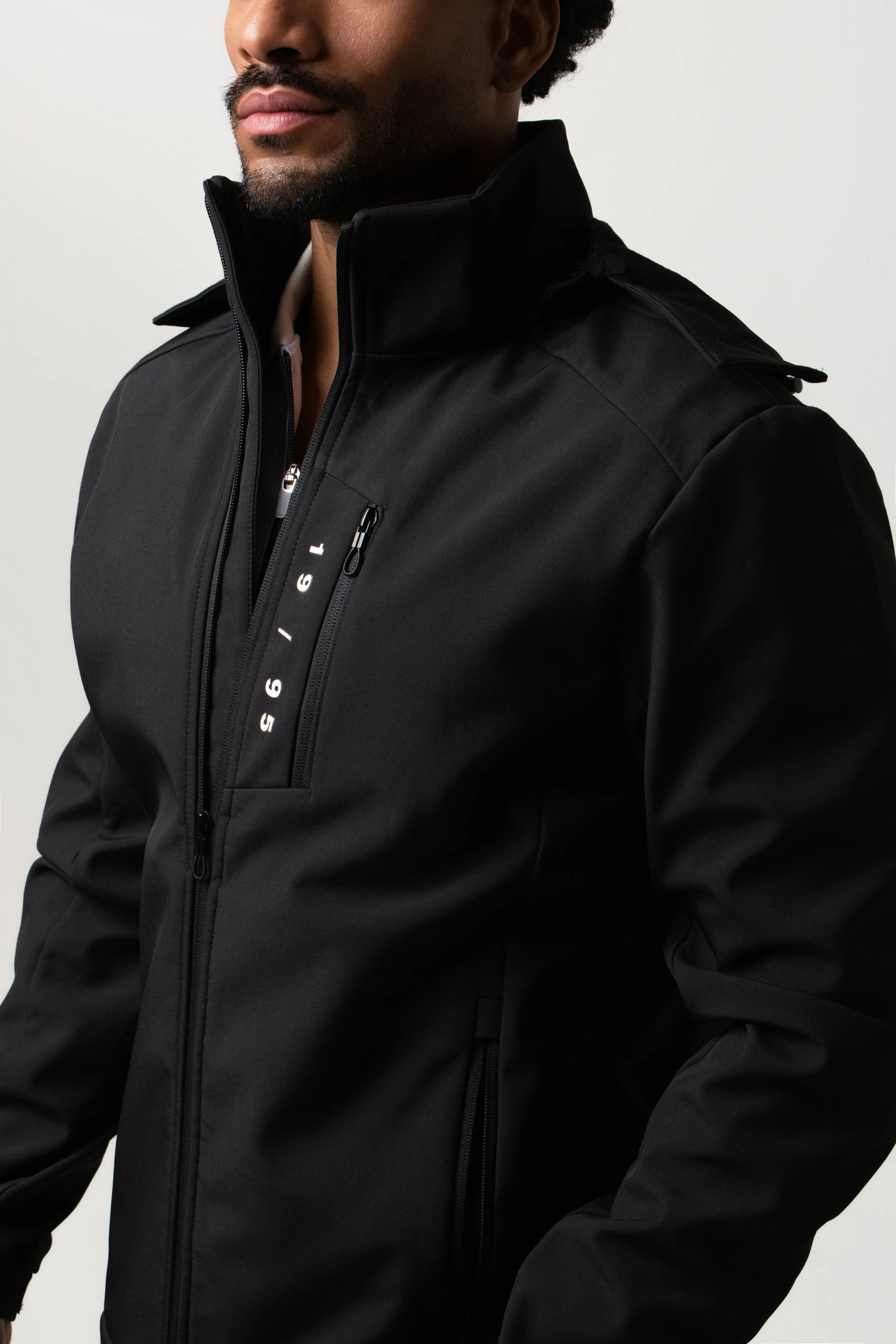 CHAQUETA PARKA COLOR NEGRO