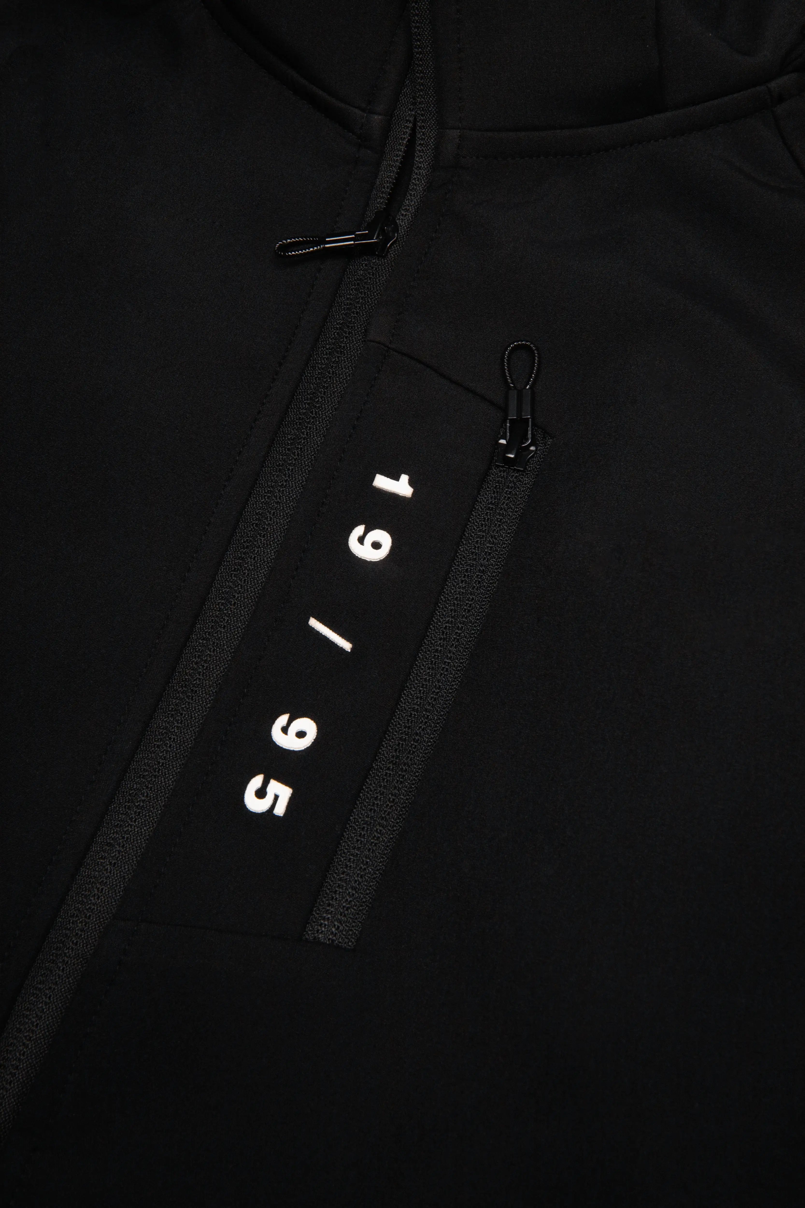 CHAQUETA PARKA COLOR NEGRO