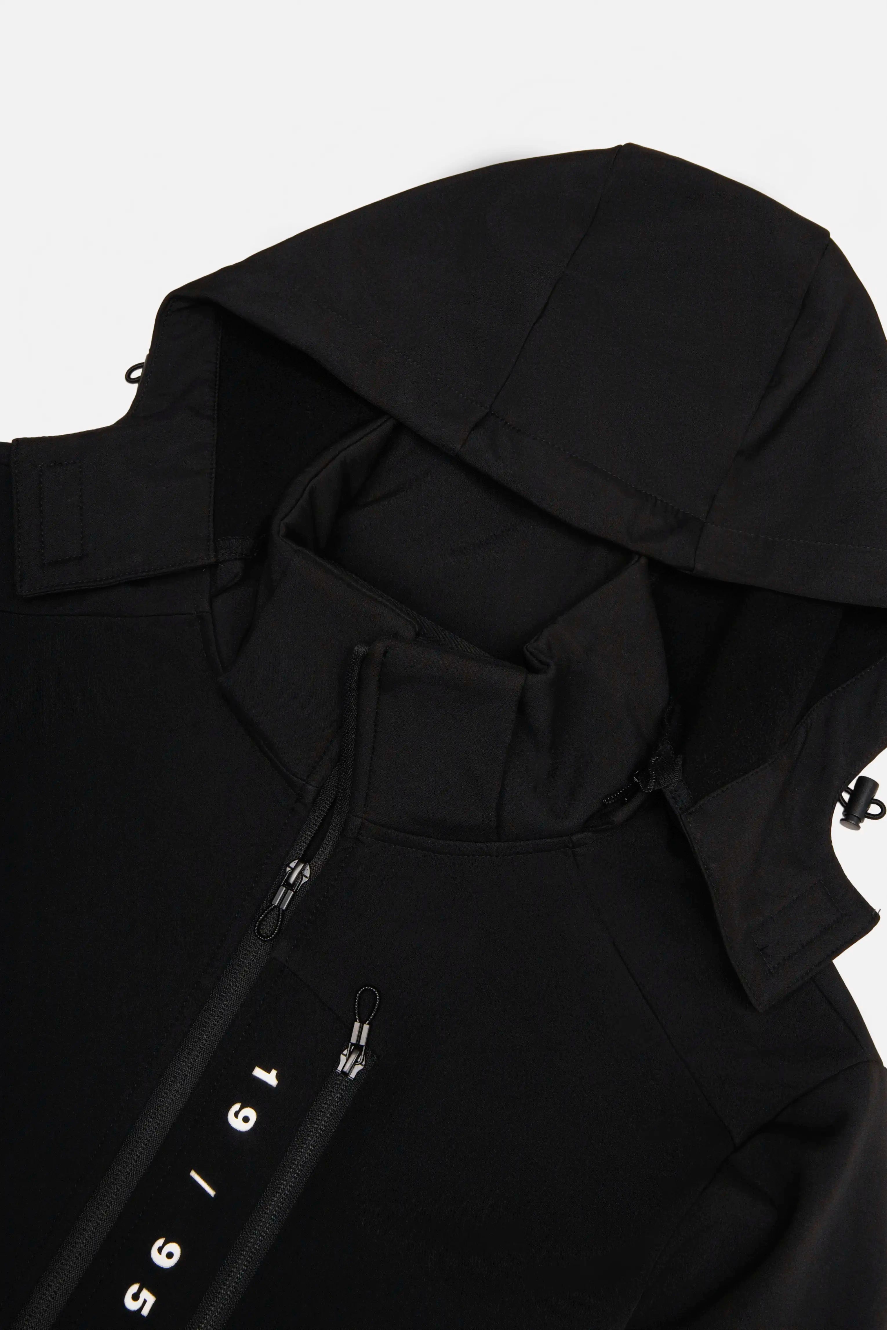 CHAQUETA PARKA COLOR NEGRO