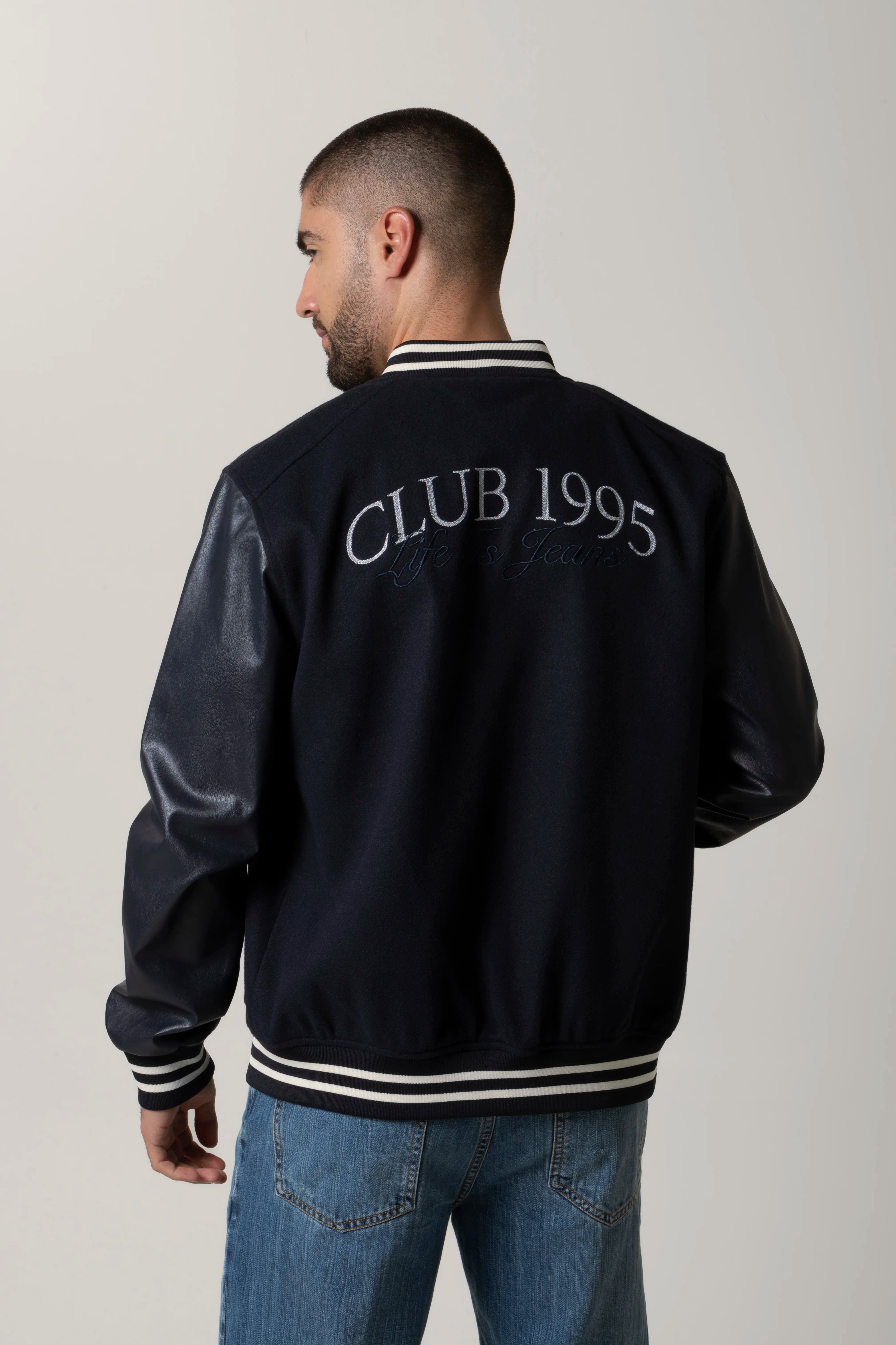 CHAQUETA BOMBER COLOR AZUL OSCURO