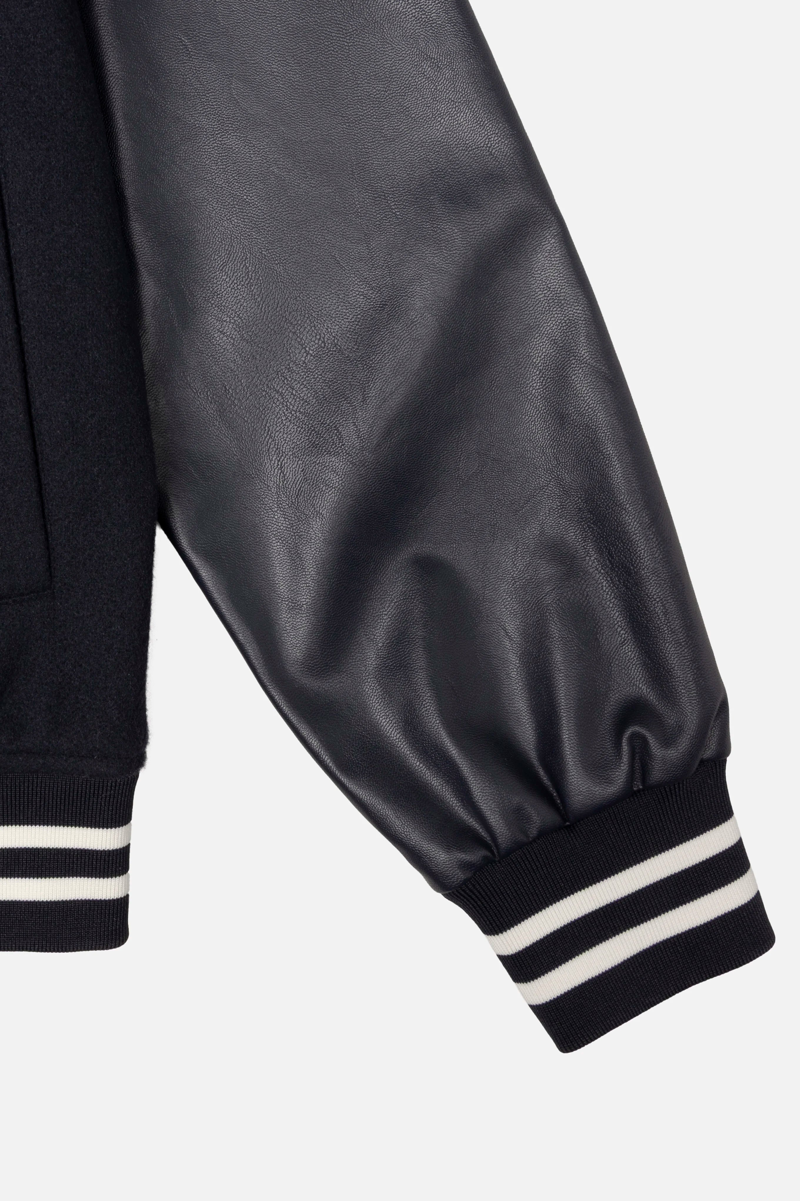 CHAQUETA BOMBER COLOR AZUL OSCURO