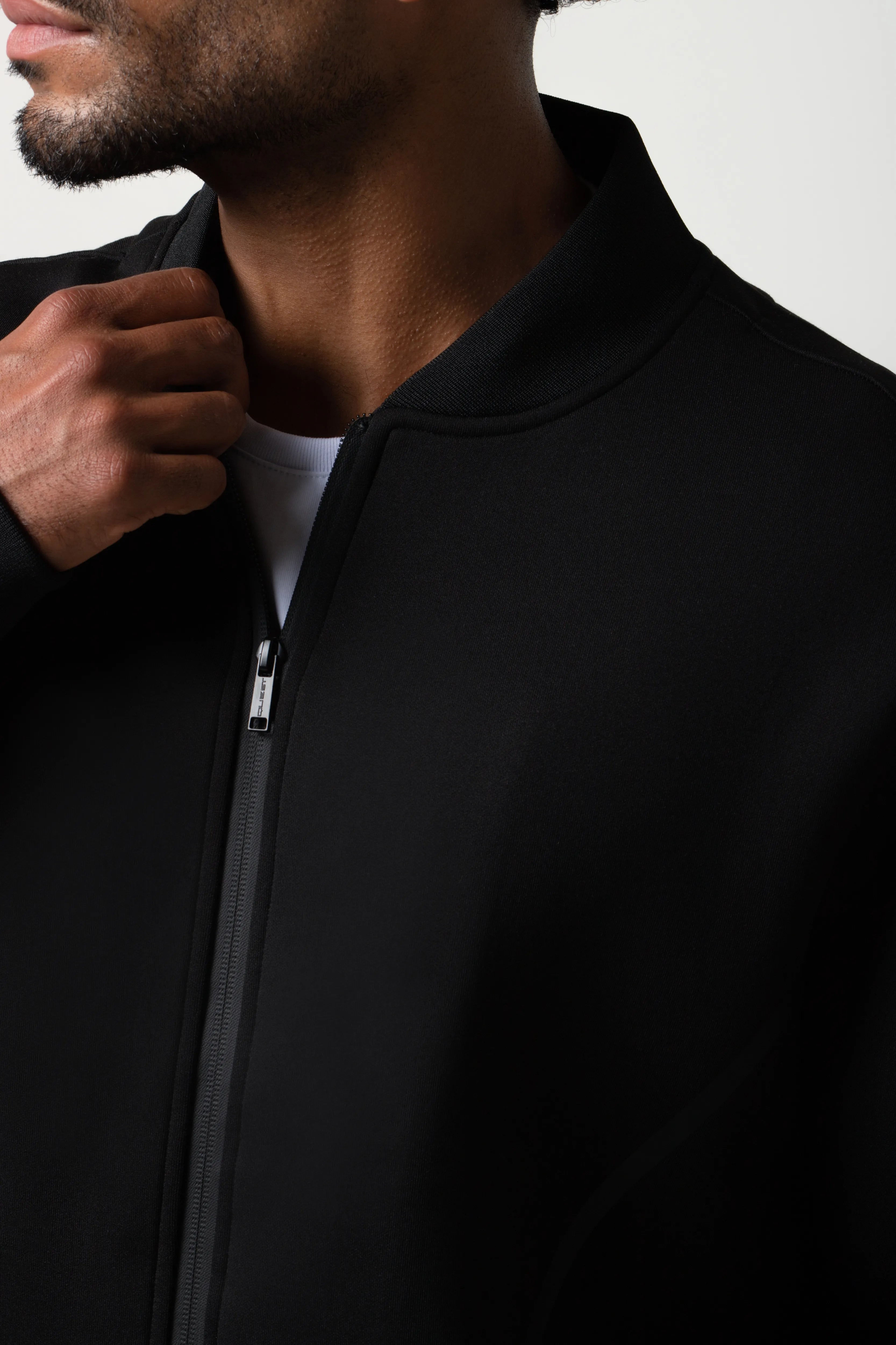 CHAQUETA BOMBER COLOR NEGRO