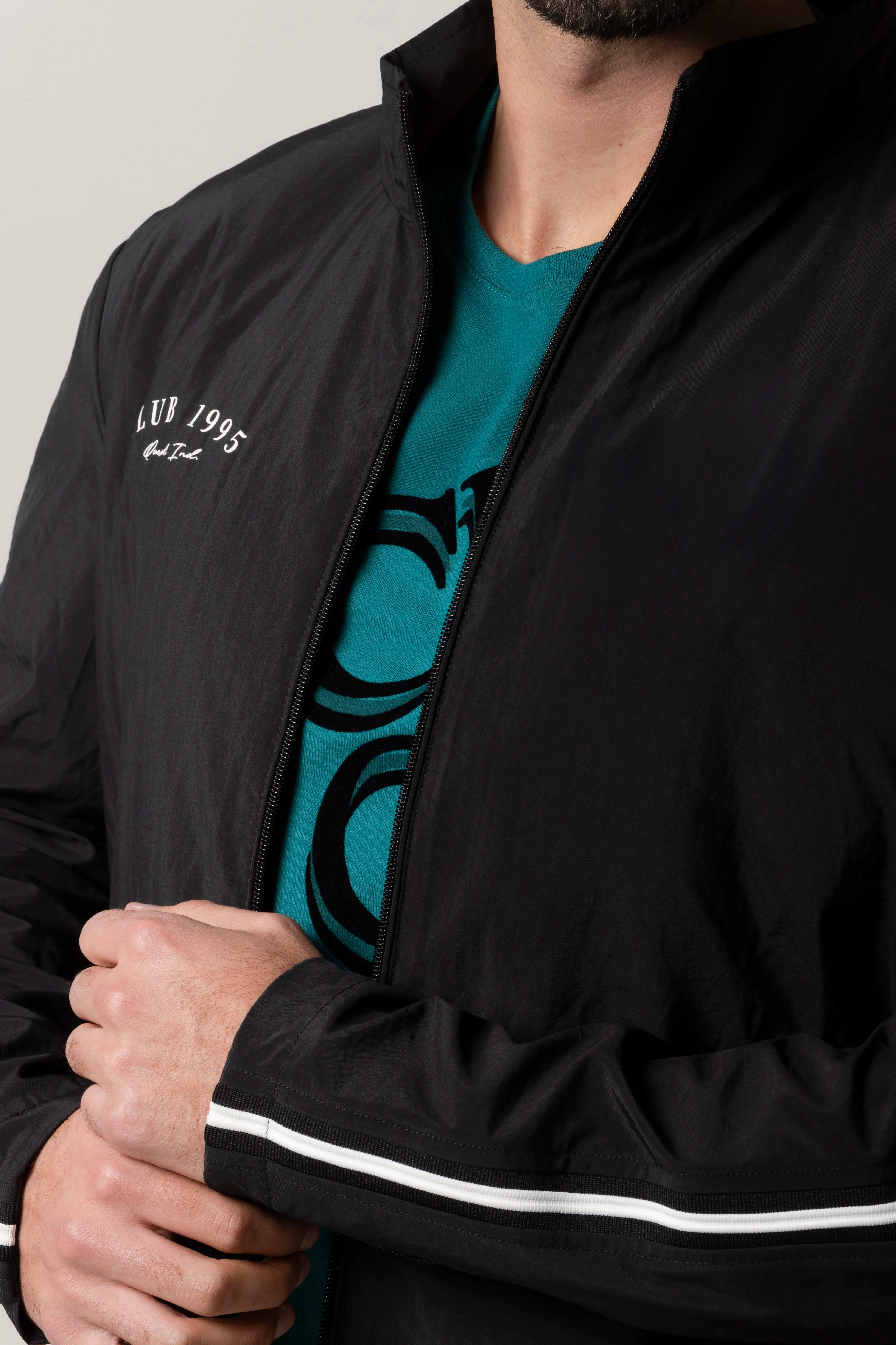 CHAQUETA ROMPEVIENTOS COLOR NEGRO