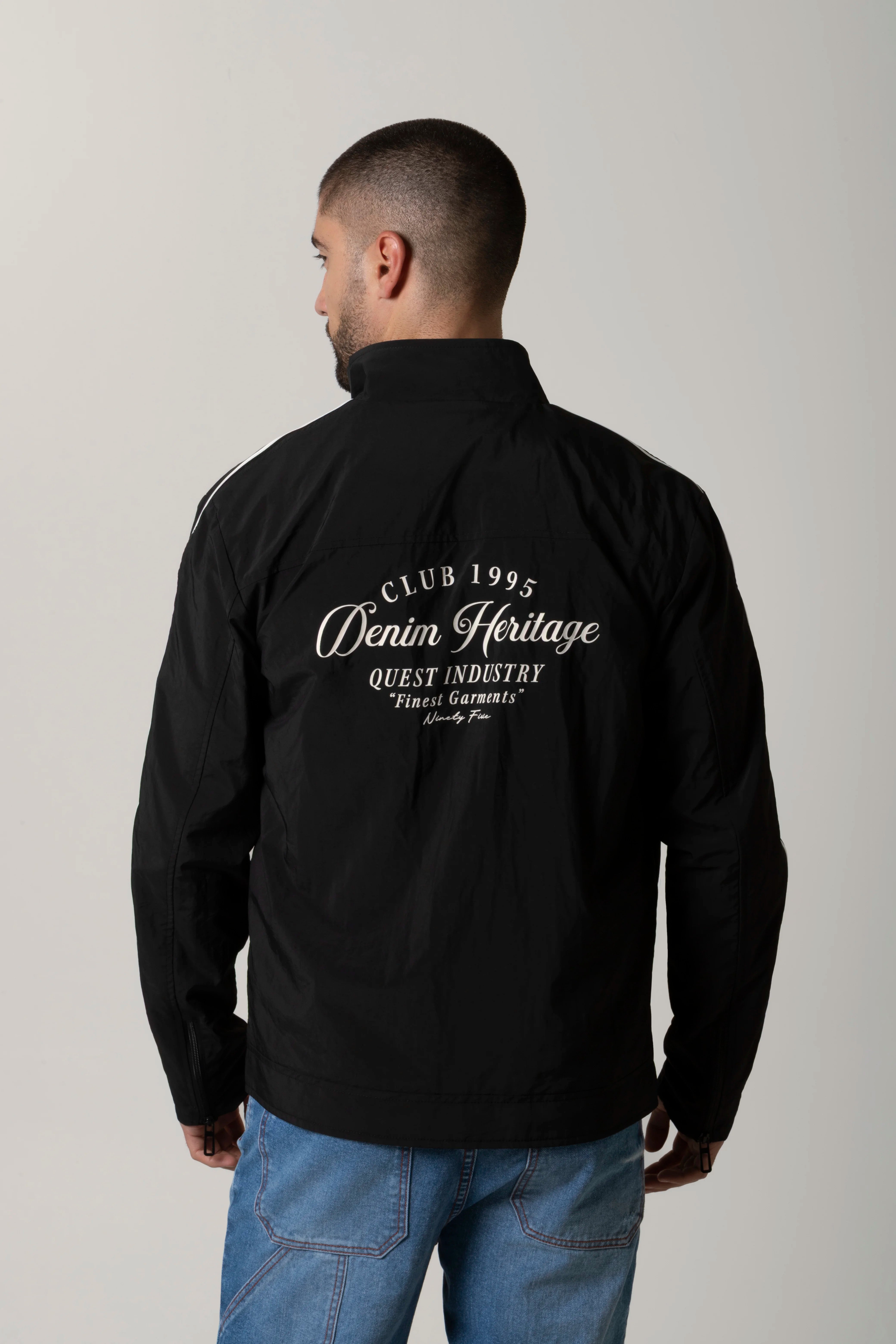 CHAQUETA ROMPEVIENTOS COLOR NEGRO