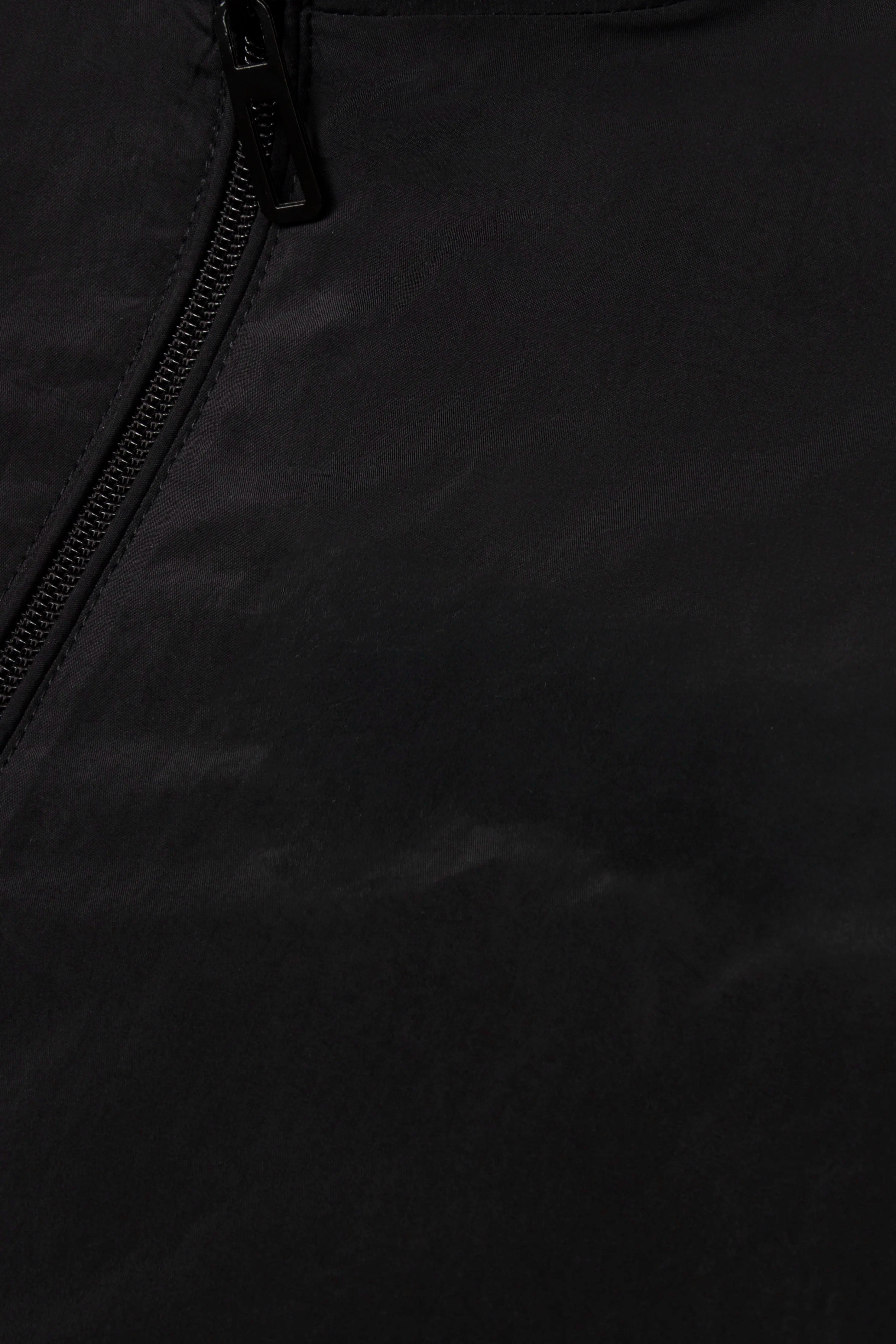 CHAQUETA ROMPEVIENTOS COLOR NEGRO