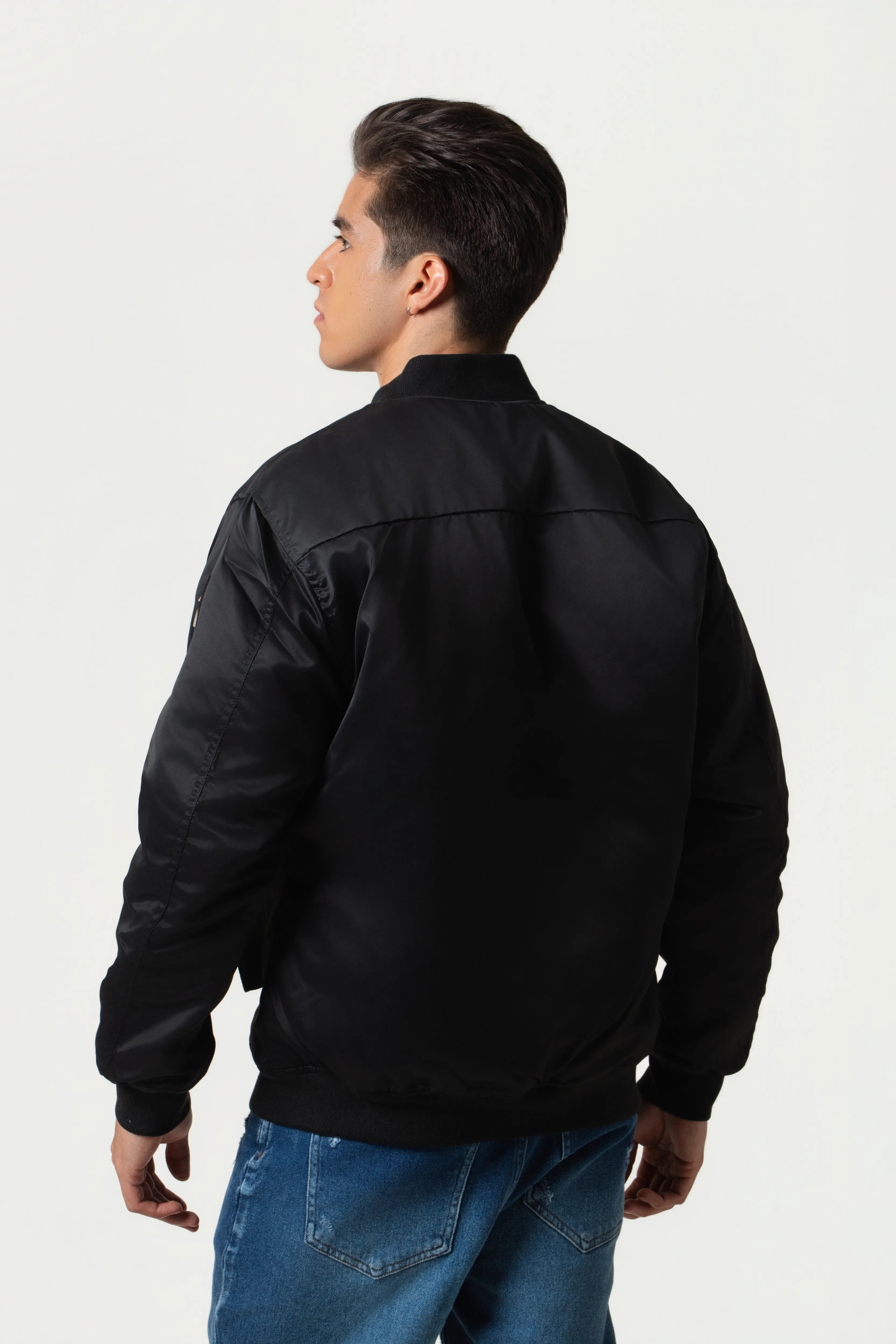 CHAQUETA BOMBER COLOR NEGRO