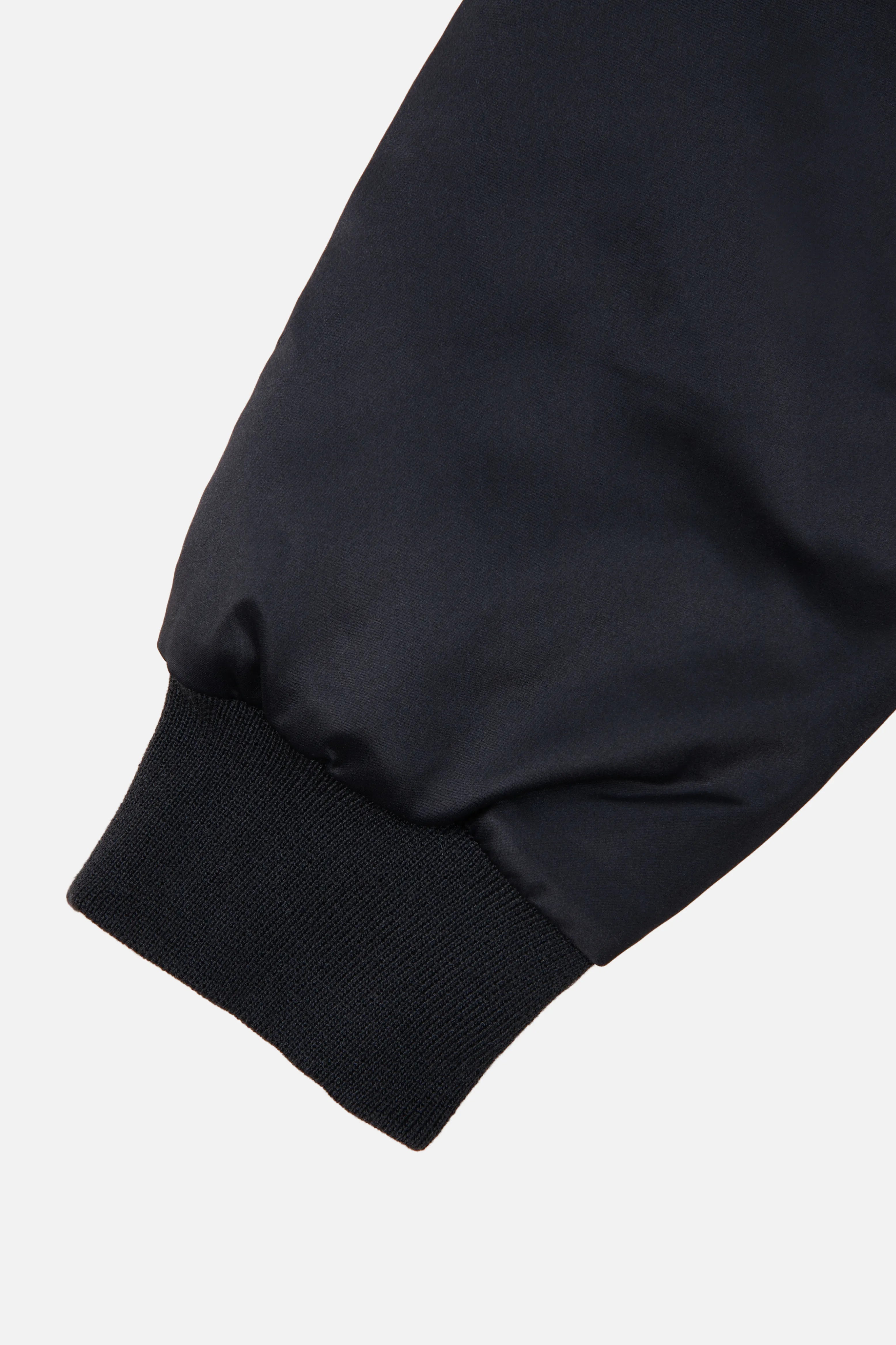 CHAQUETA BOMBER COLOR NEGRO