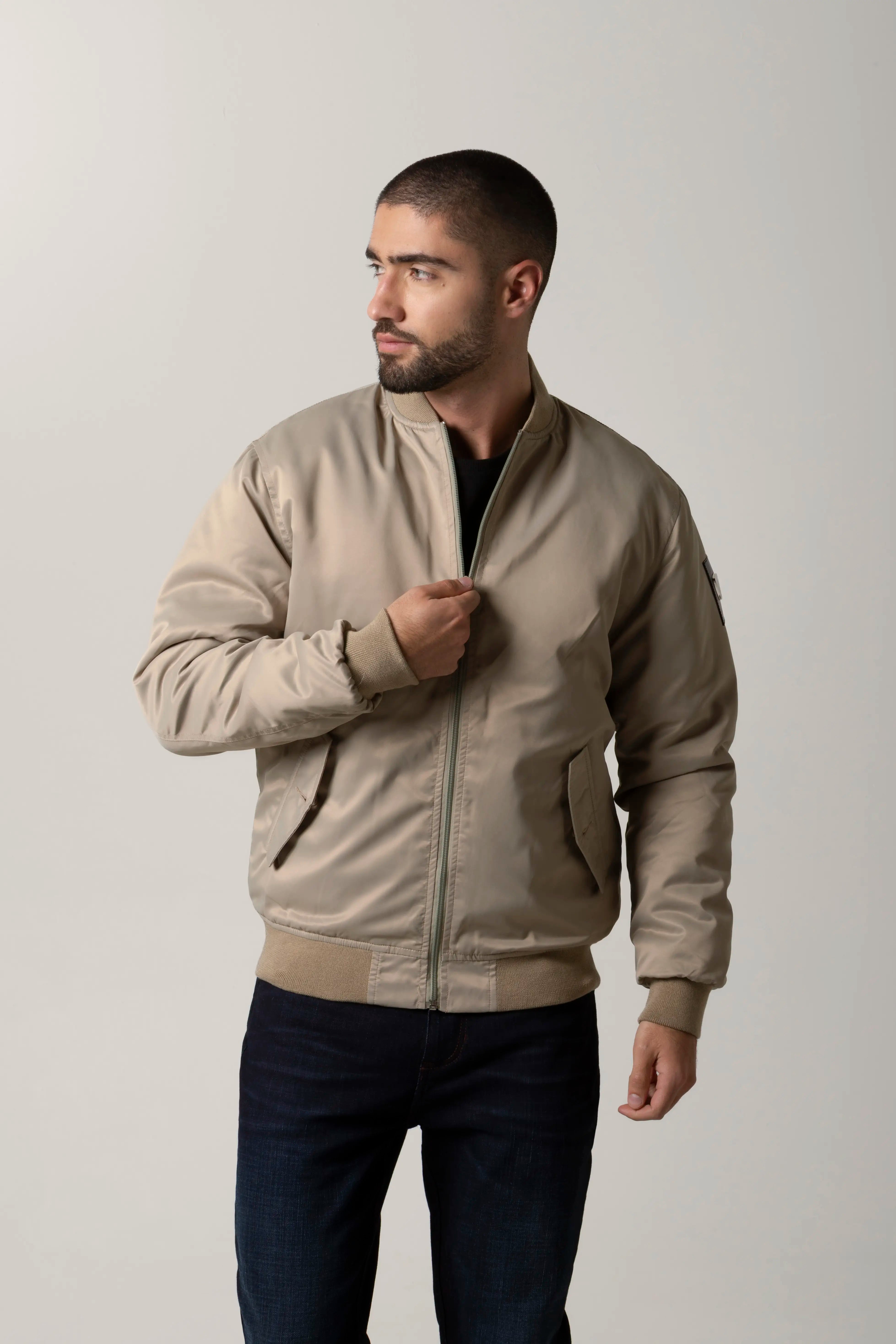 CHAQUETA BOMBER COLOR AVENA