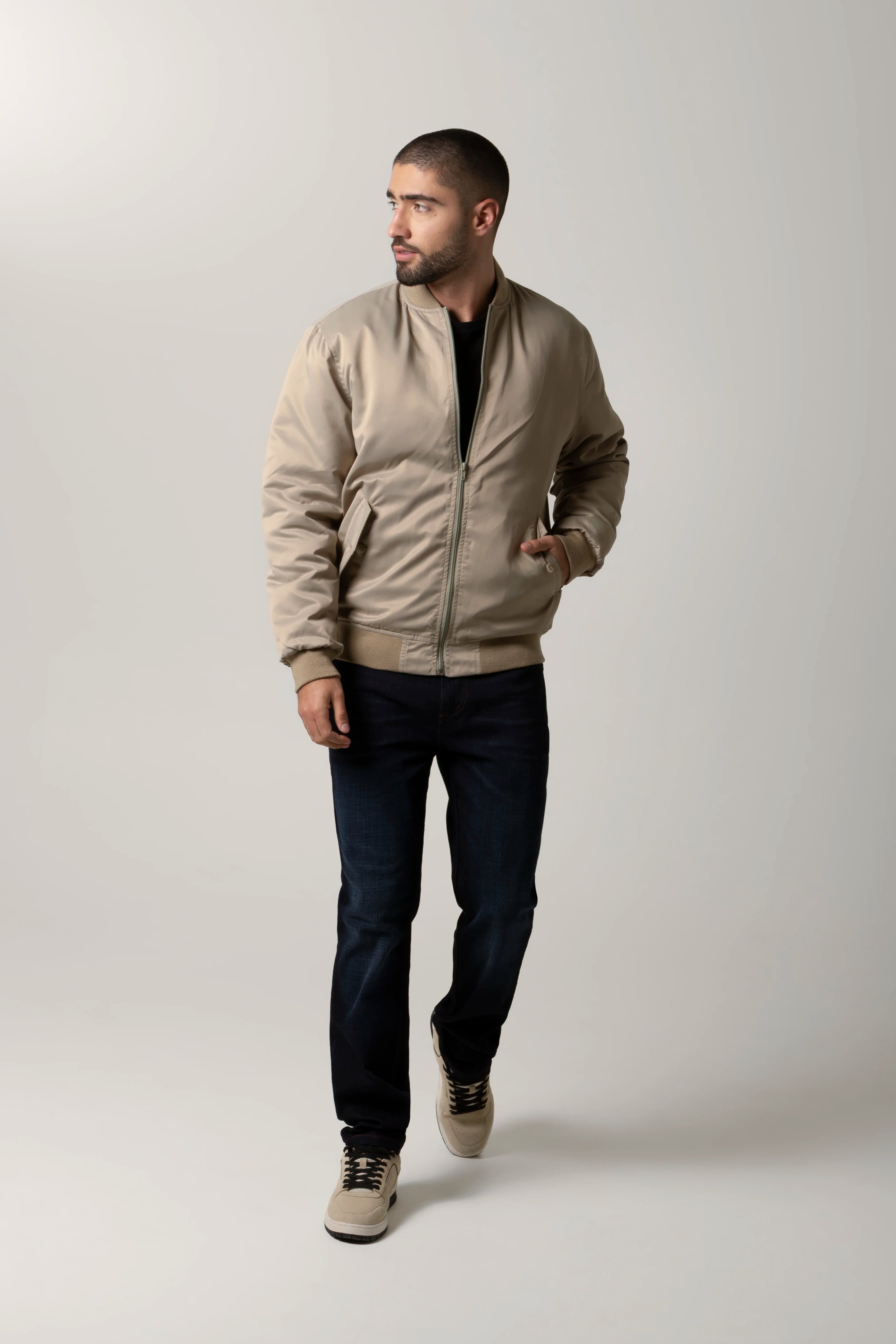 CHAQUETA BOMBER COLOR AVENA