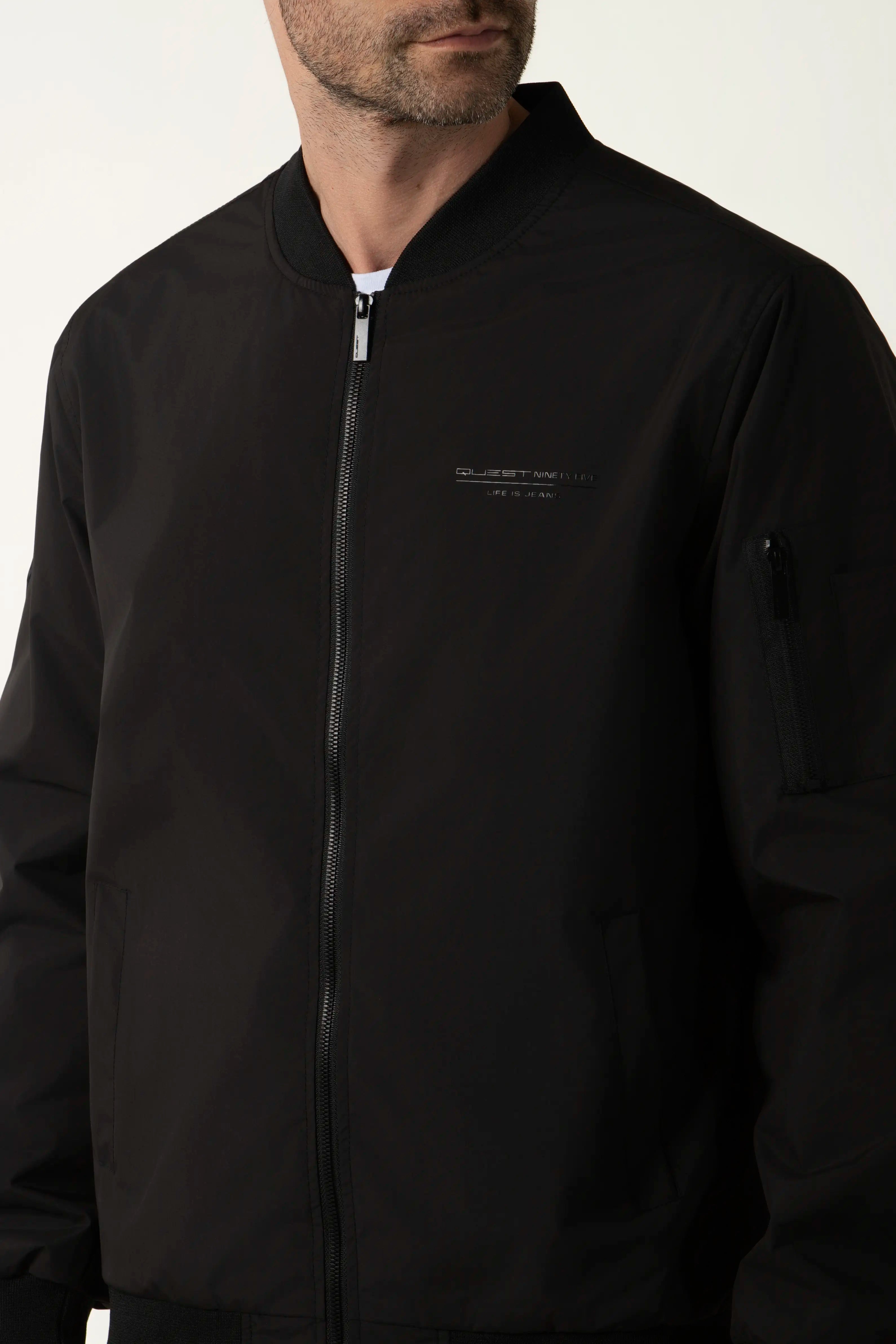 CHAQUETA BOMBER COLOR NEGRO