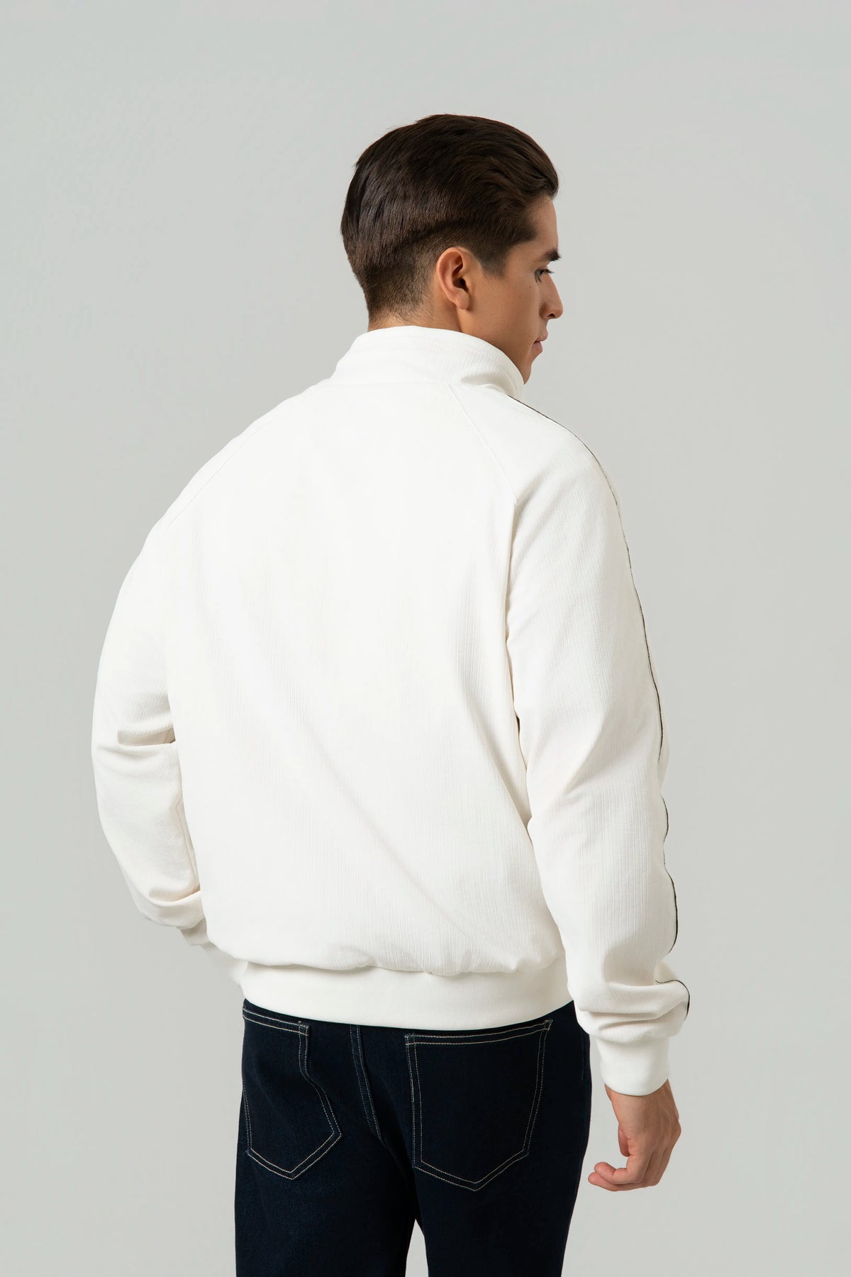 CHAQUETA BOMBER COLOR IVORY