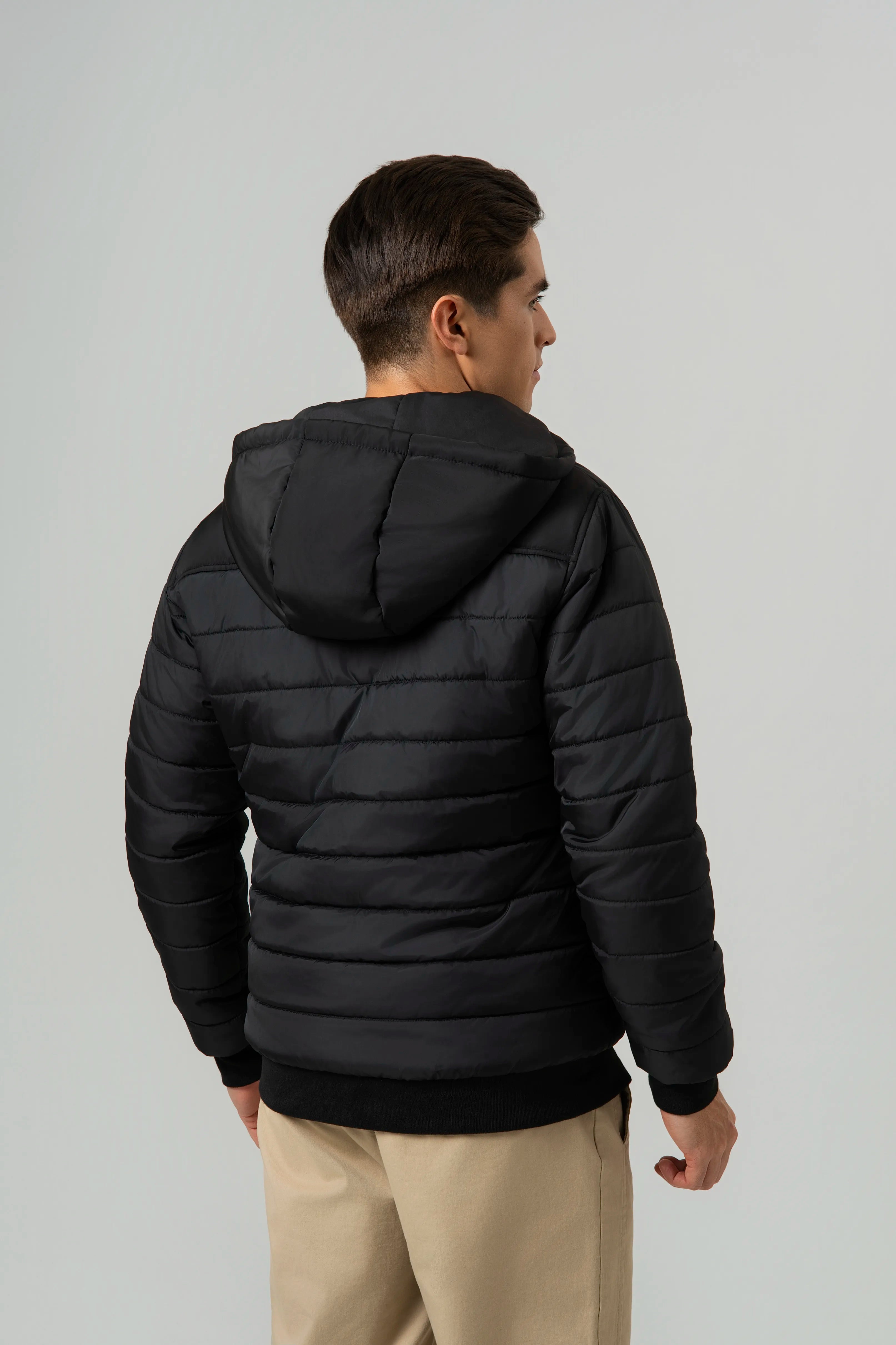 CHAQUETA ACOLCHADA COLOR NEGRO
