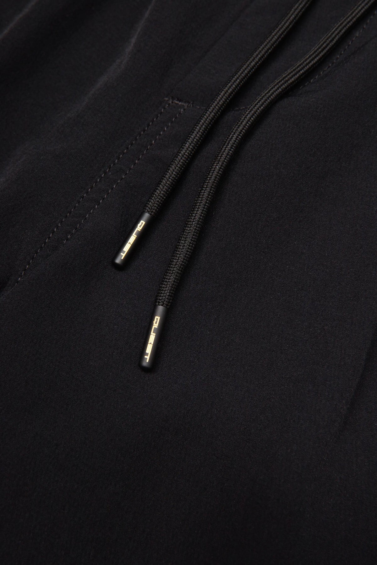 BERMUDA CARGO COLOR NEGRO