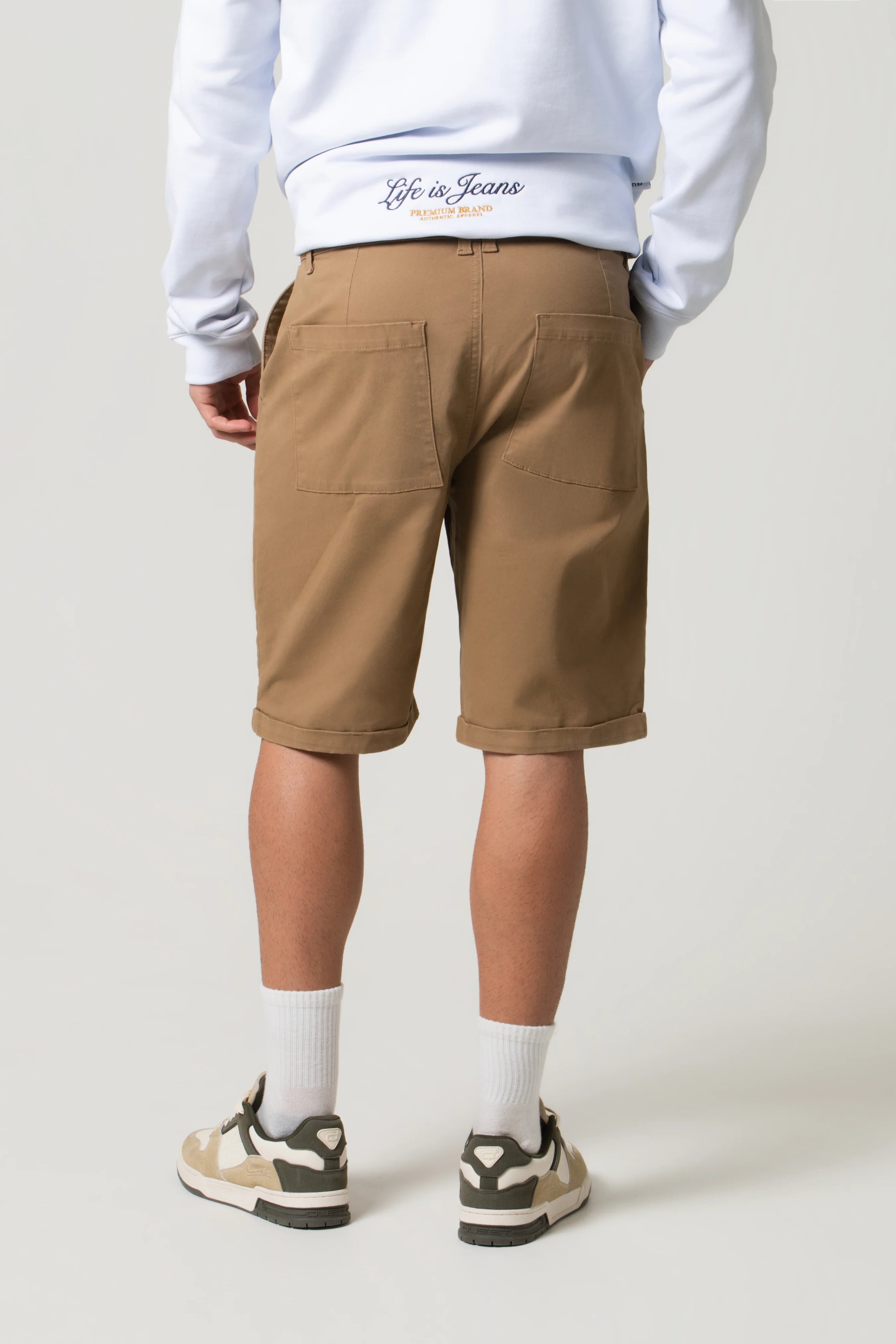 BERMUDA TIPO CHINO COLOR KAKI