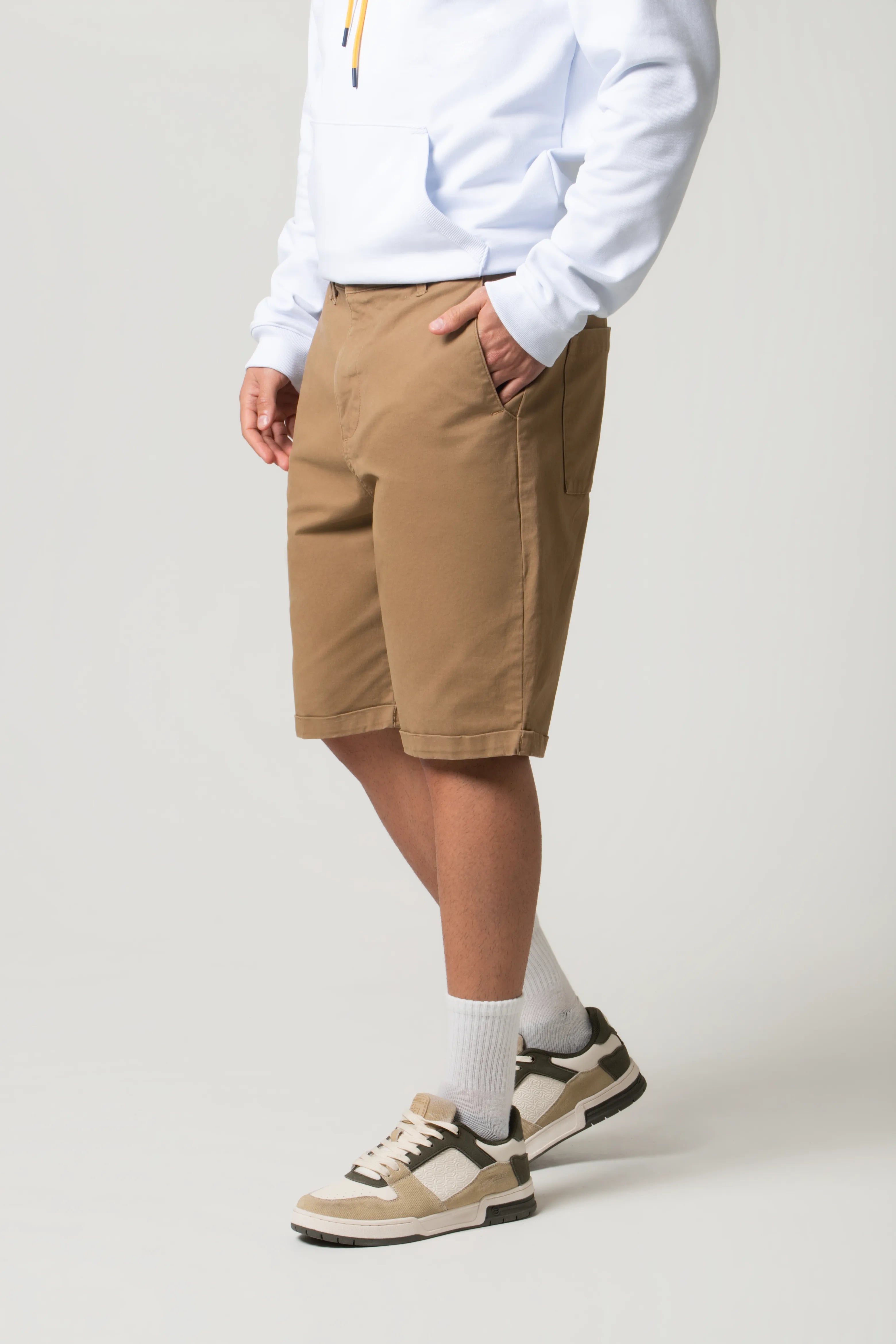 BERMUDA TIPO CHINO COLOR KAKI