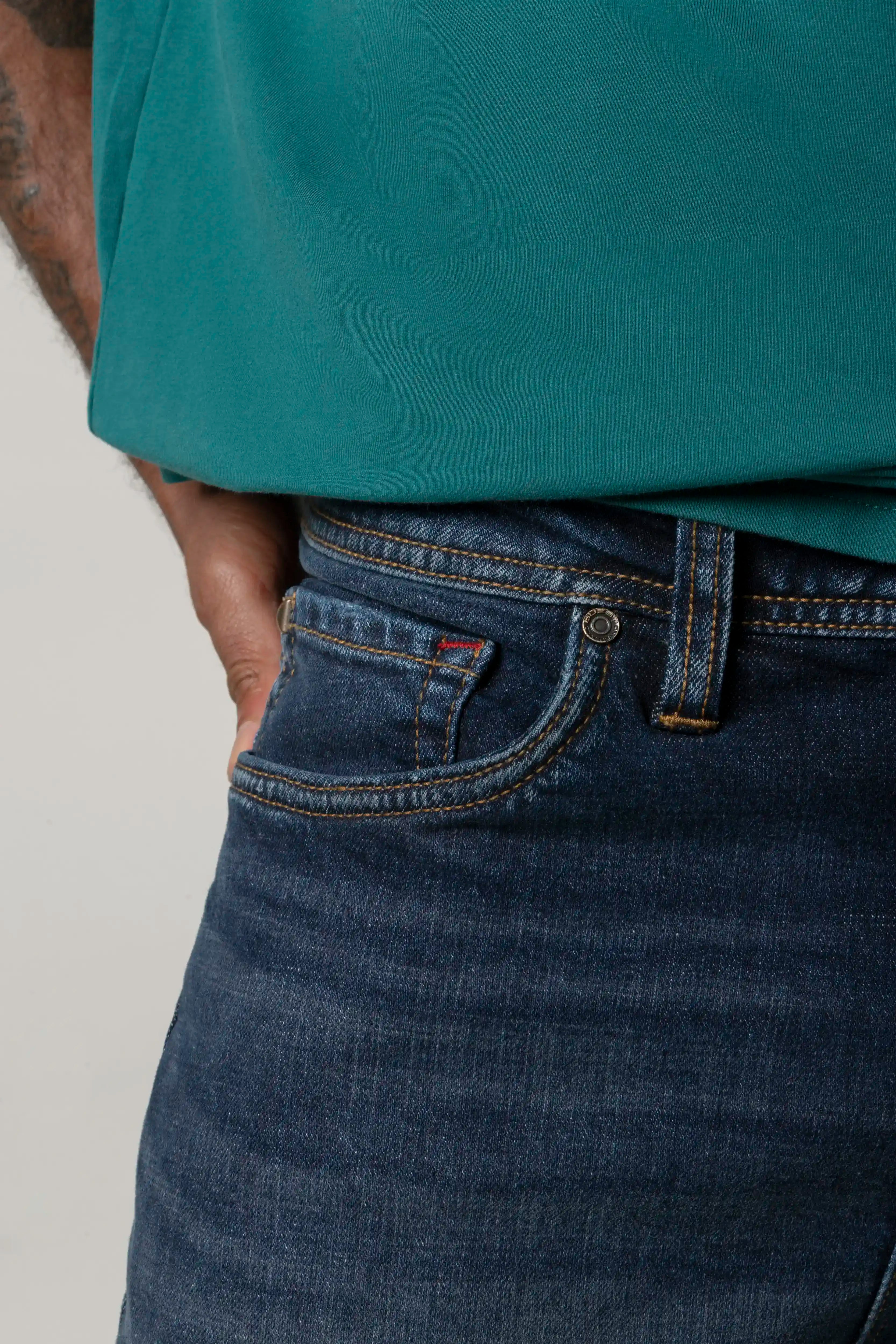 BERMUDA 5 BOLSILLOS COLOR AZUL OSCURO