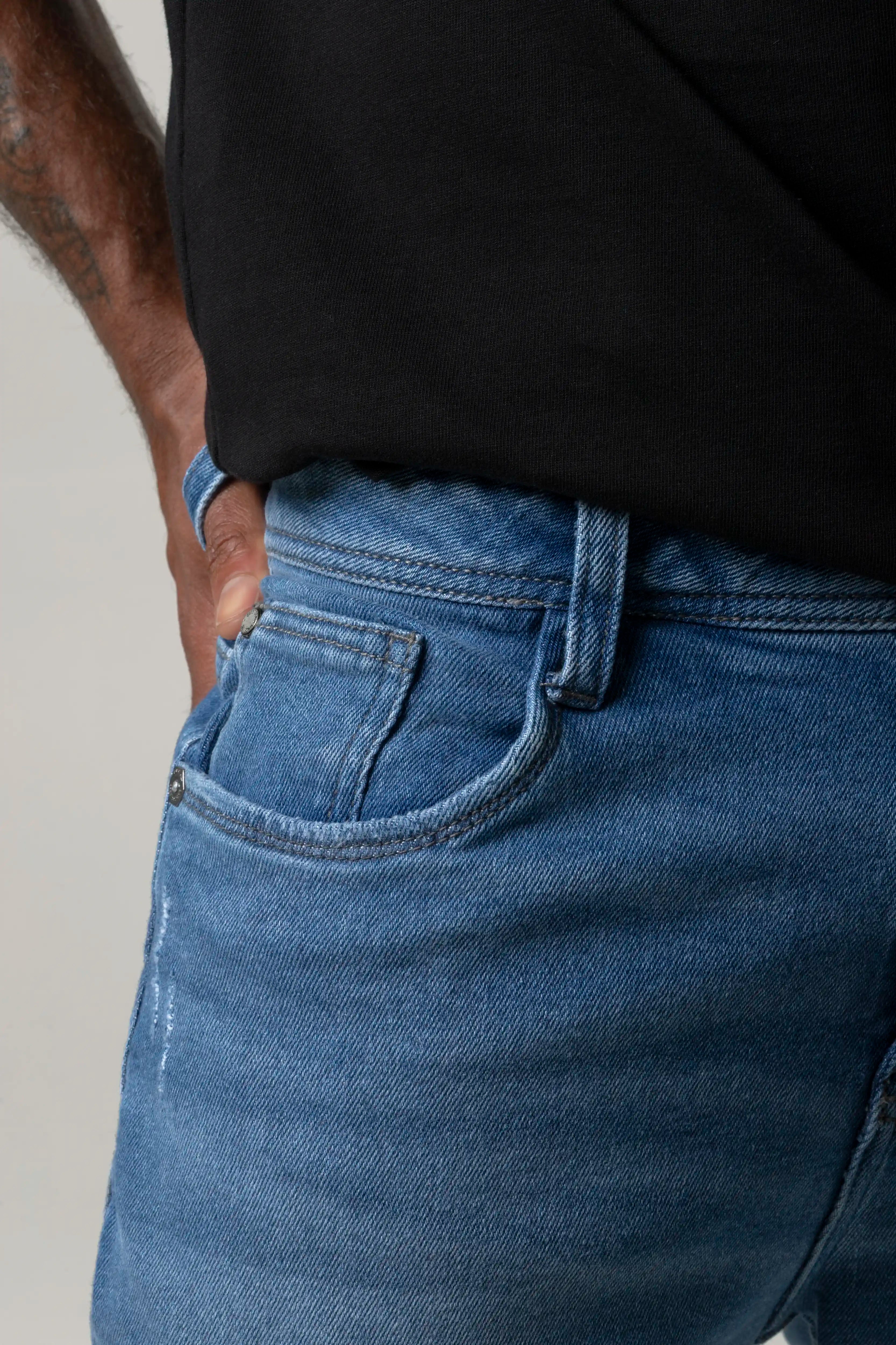 BERMUDA 5 BOLSILLOS COLOR AZUL MEDIO