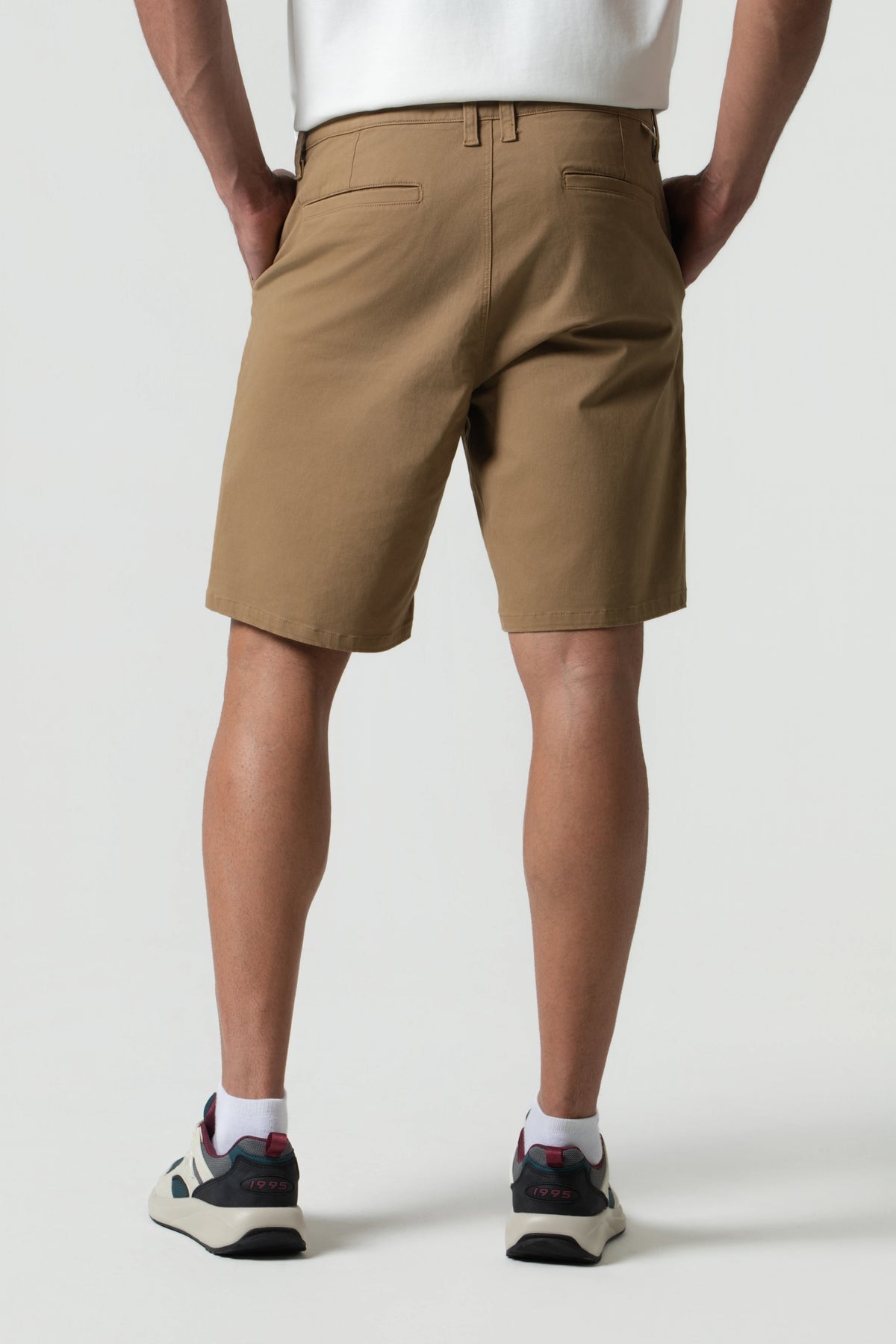 BERMUDA TIPO CHINO COLOR KAKI