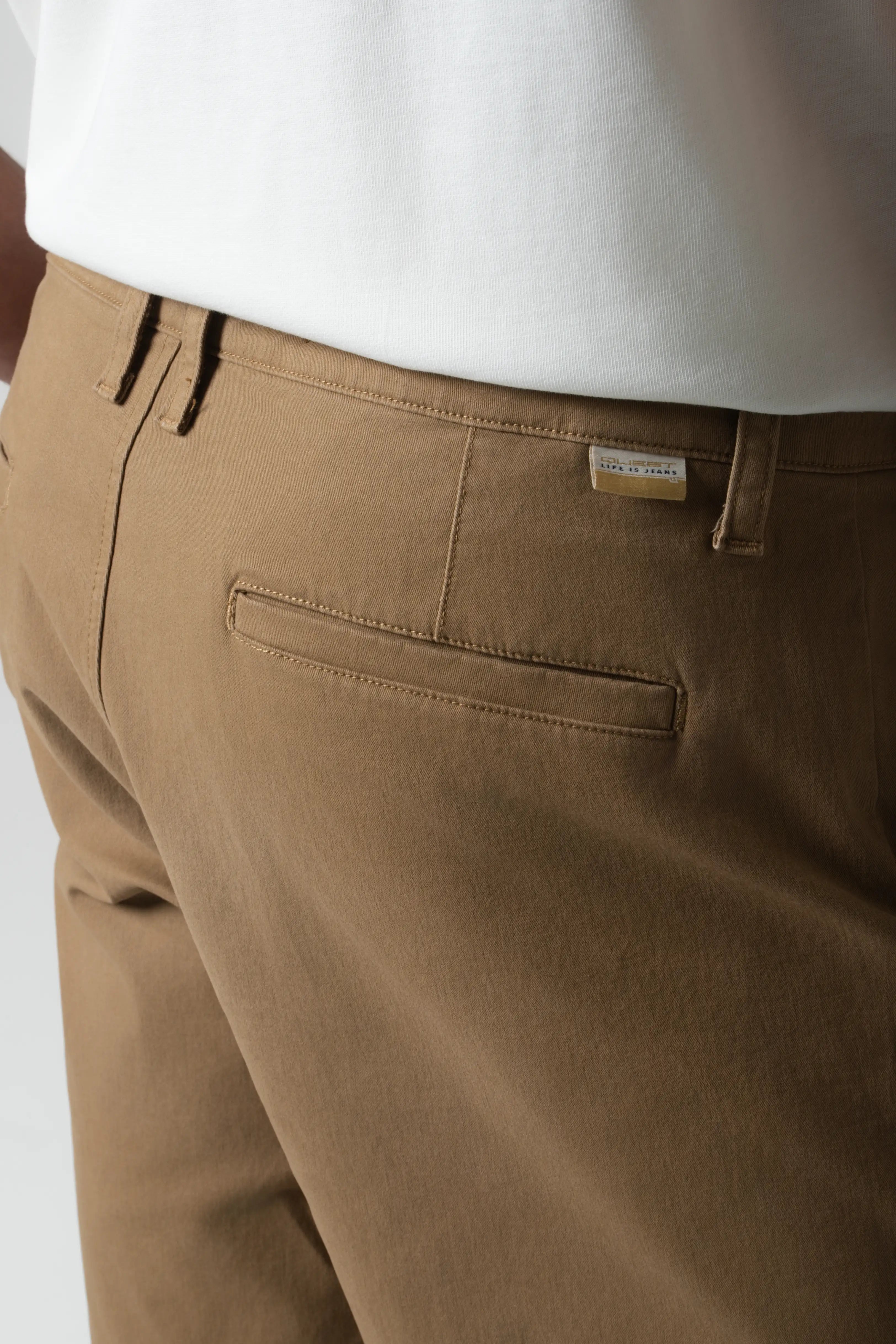 BERMUDA TIPO CHINO COLOR KAKI