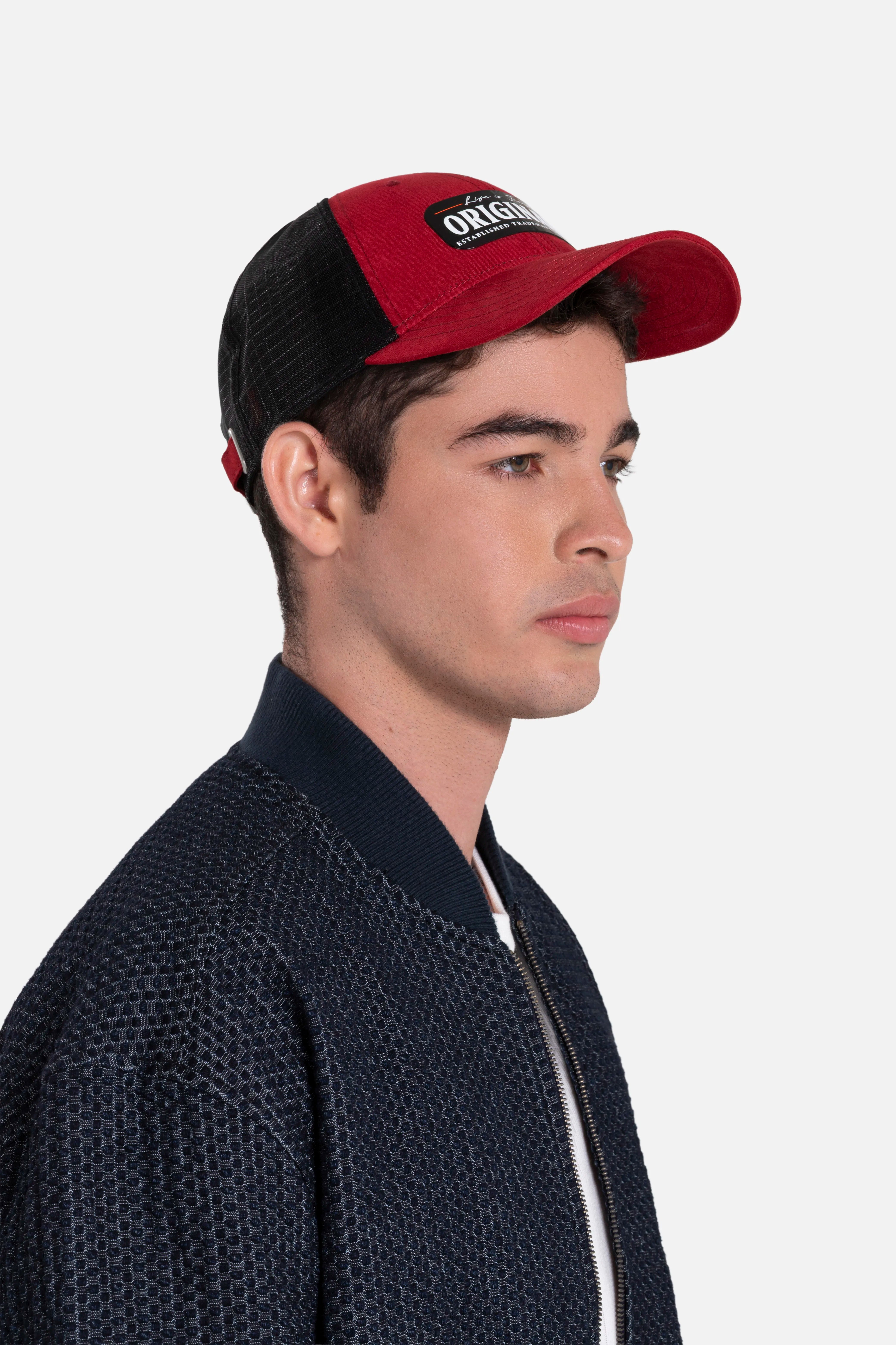 GORRA BEISBOLERA COLOR ROJO OSCURO