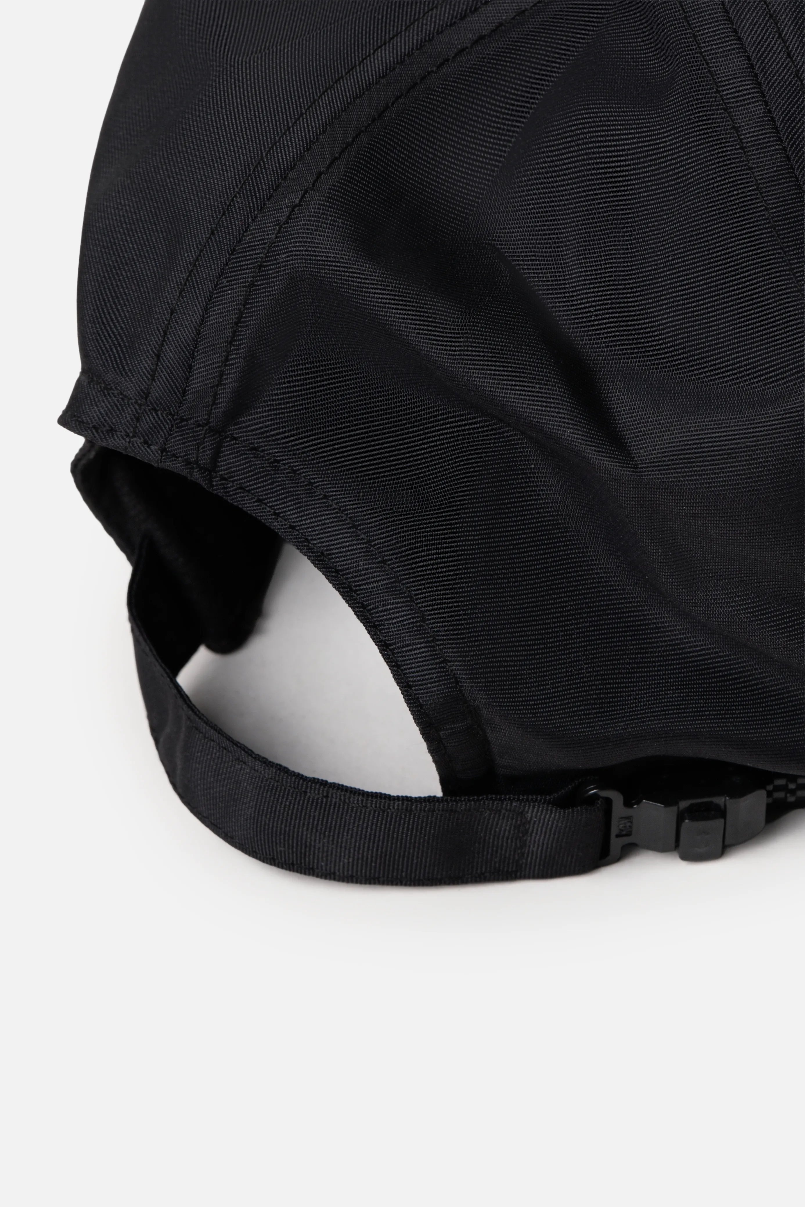 GORRA CAMIONERA COLOR NEGRO