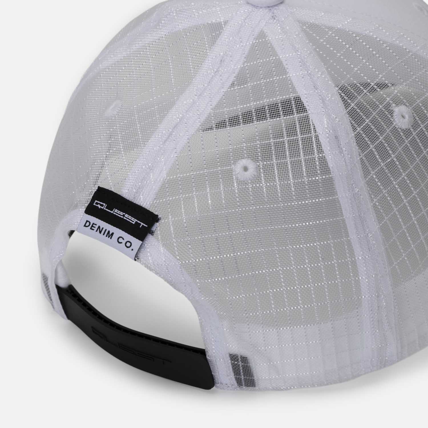 GORRA CAMIONERA COLOR BLANCO OPTICO