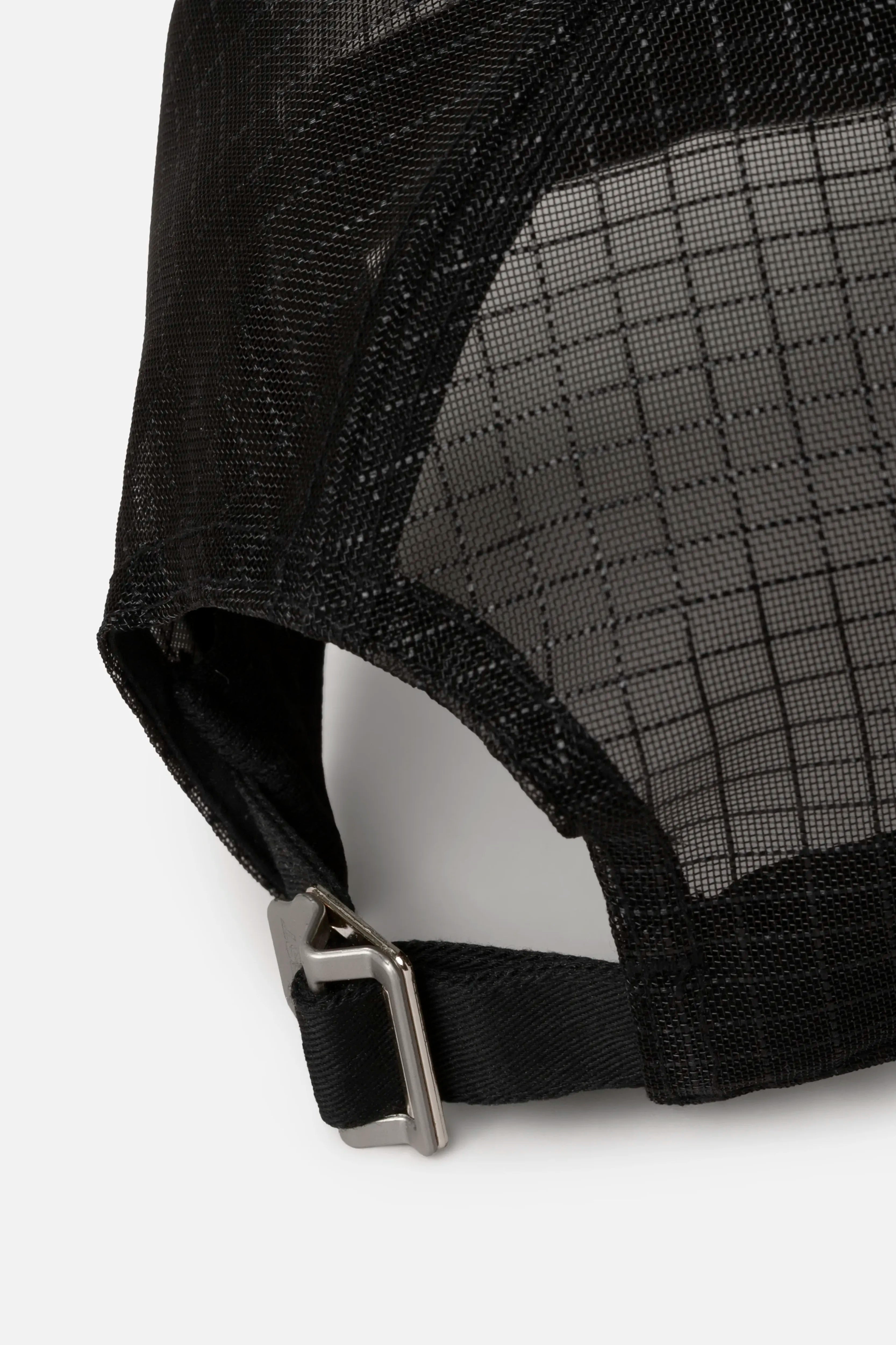 GORRA CAMIONERA COLOR GRIS PURPURA