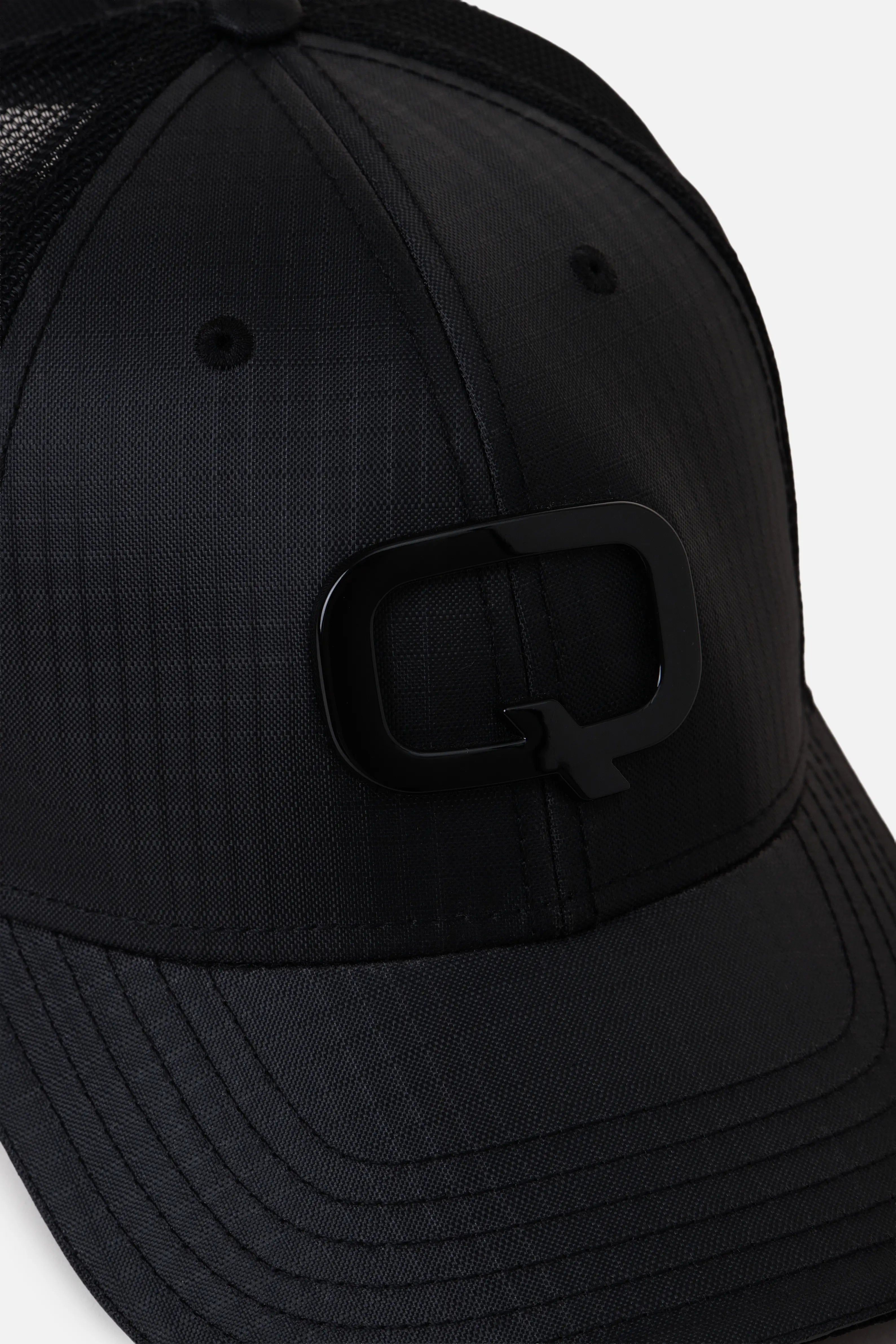 GORRA CAMIONERA COLOR NEGRO