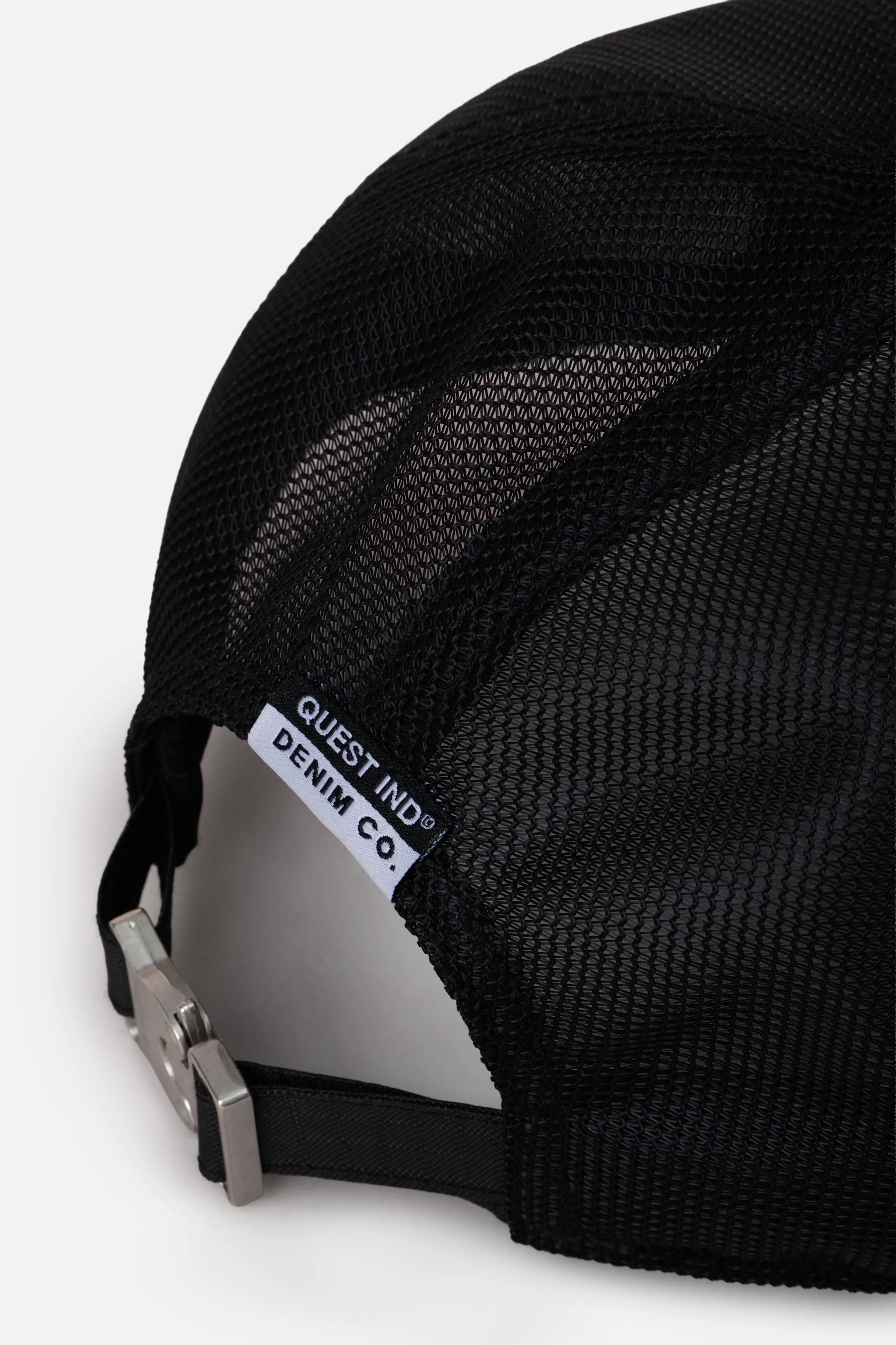 GORRA CAMIONERA COLOR NEGRO