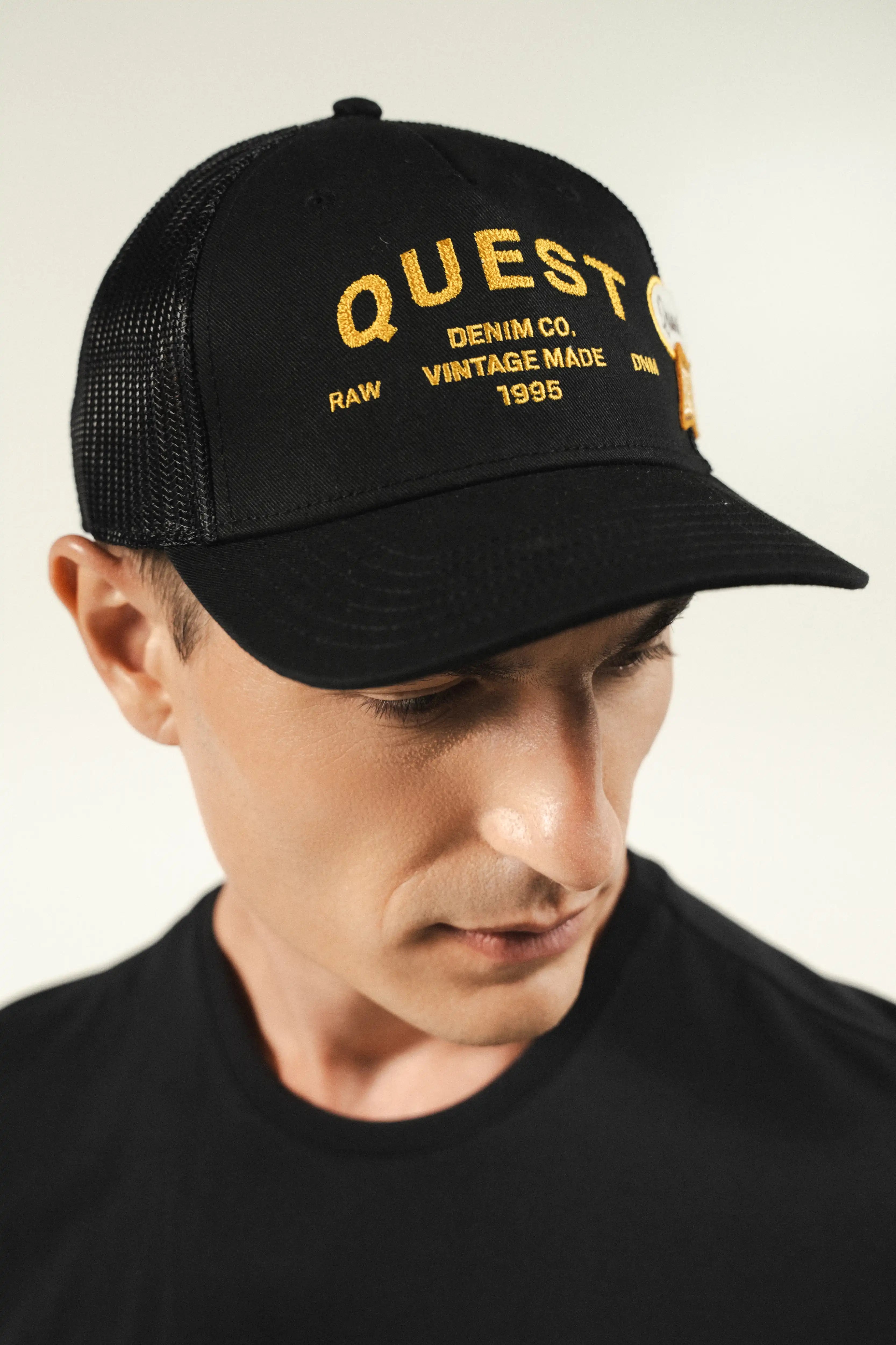 GORRA CAMIONERA COLOR NEGRO