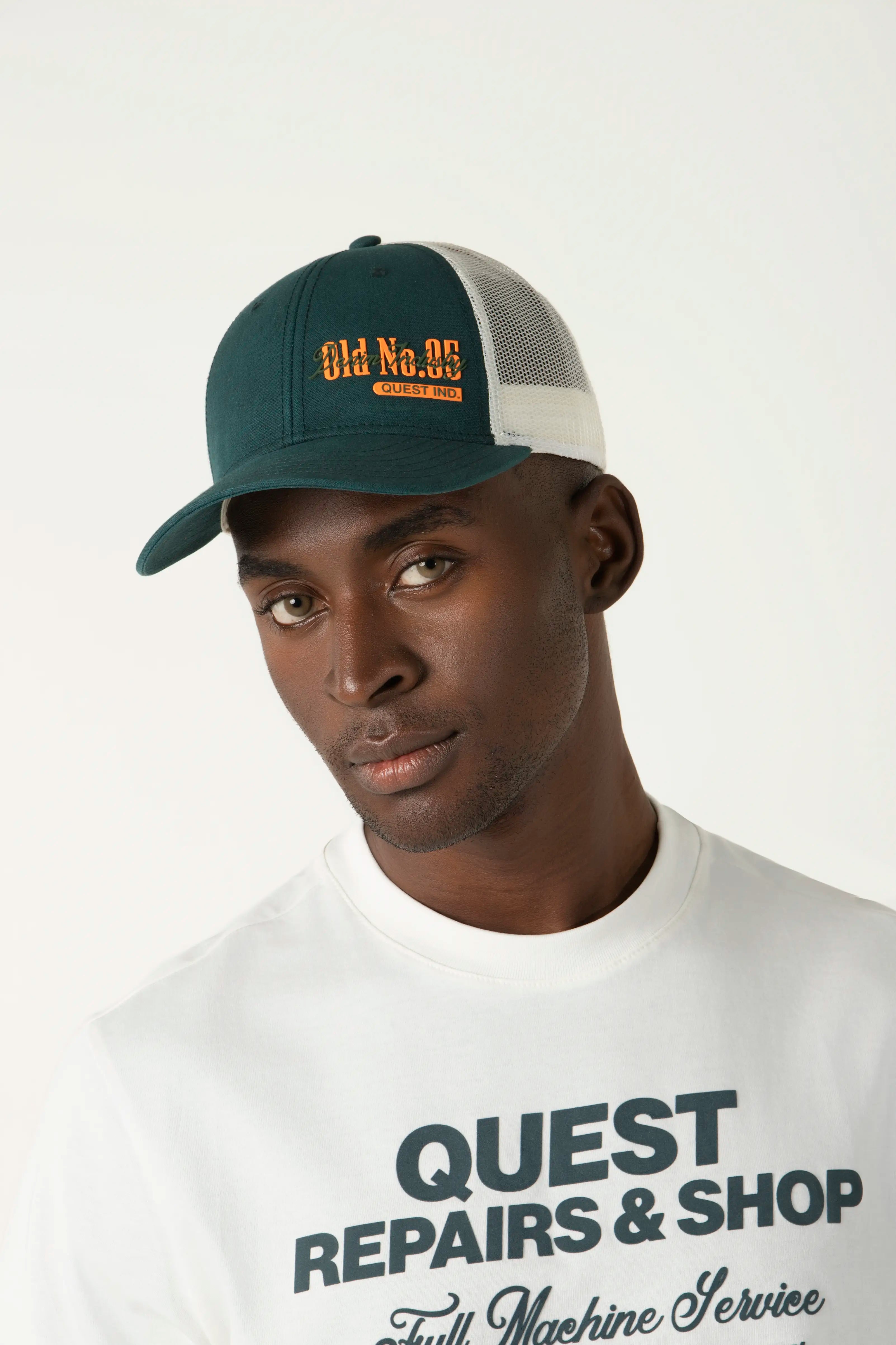 GORRA CAMIONERA COLOR BLACK FOREST