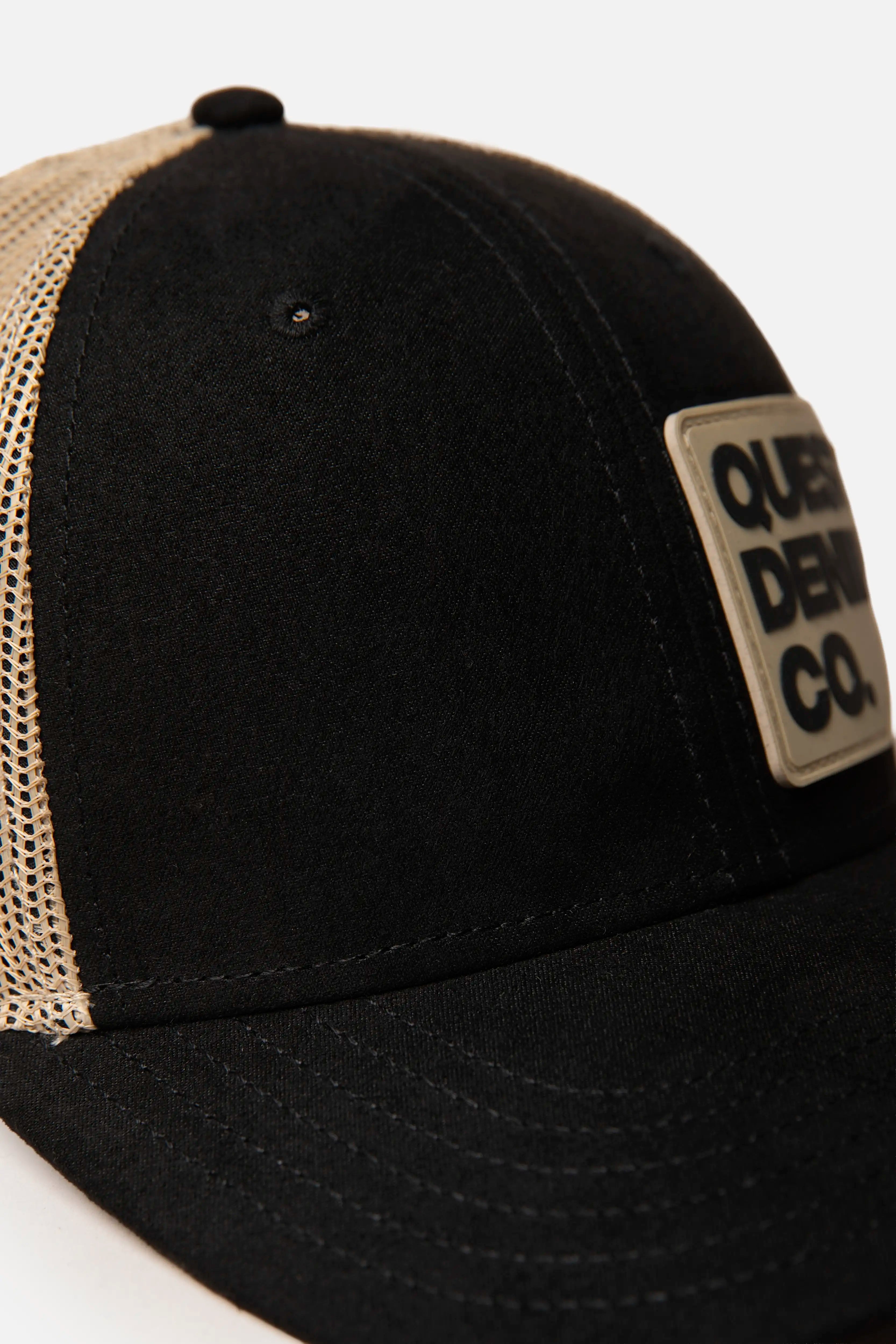 GORRA CAMIONERA COLOR NEGRO
