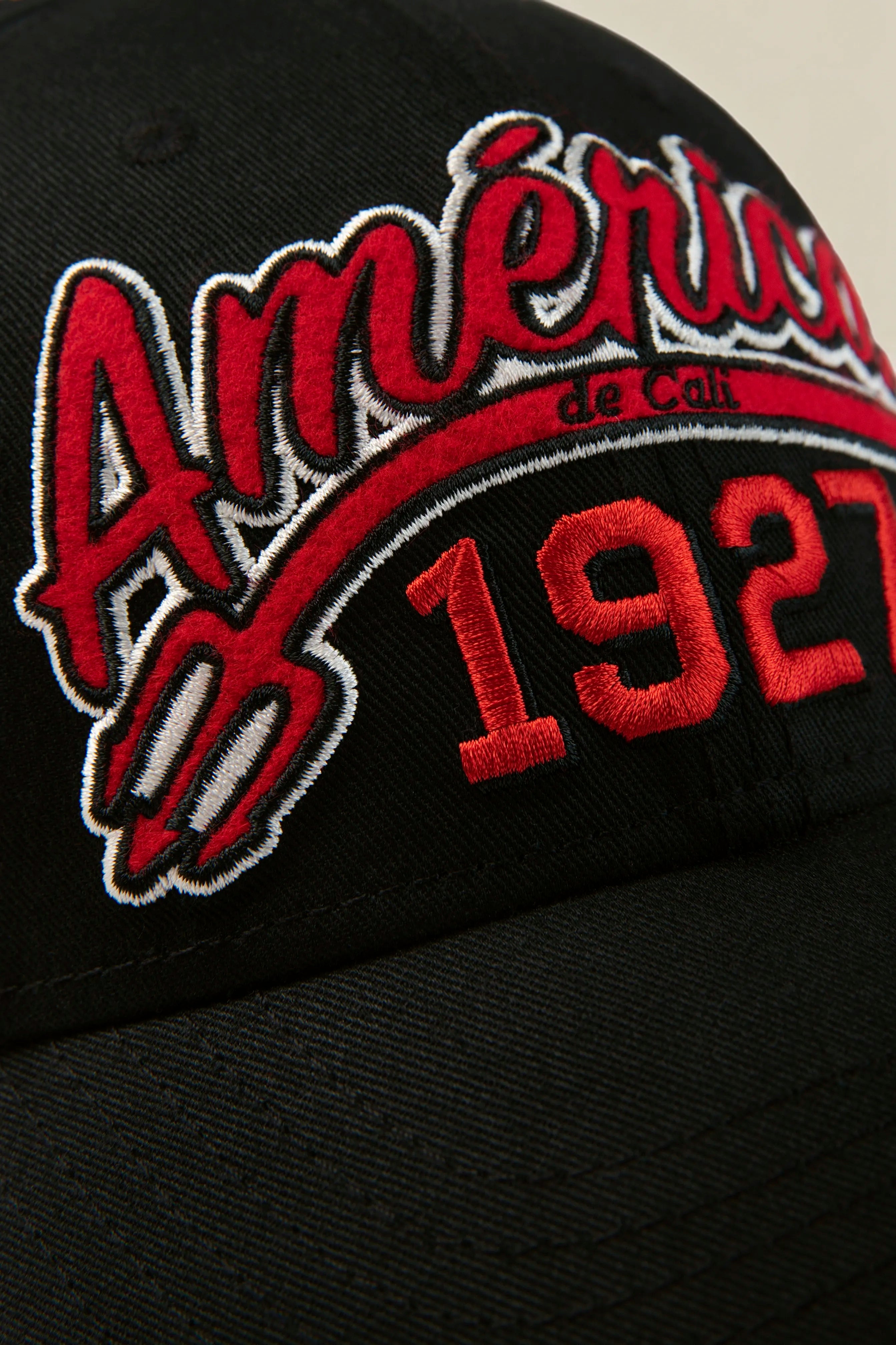 Gorra Premium América de Cali 1927 - Edición Limitada Bordada