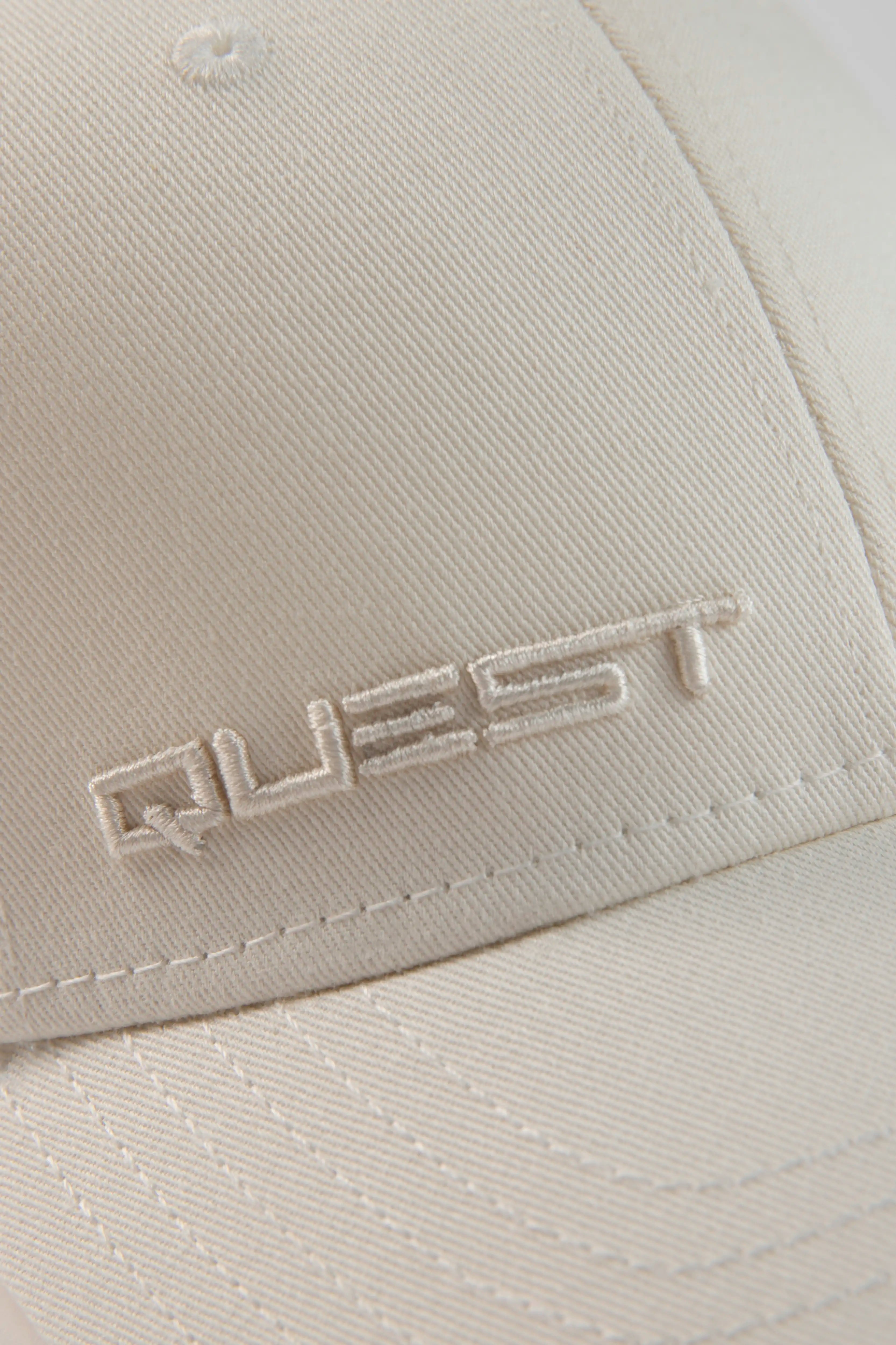 GORRA BEISBOLERA COLOR IVORY