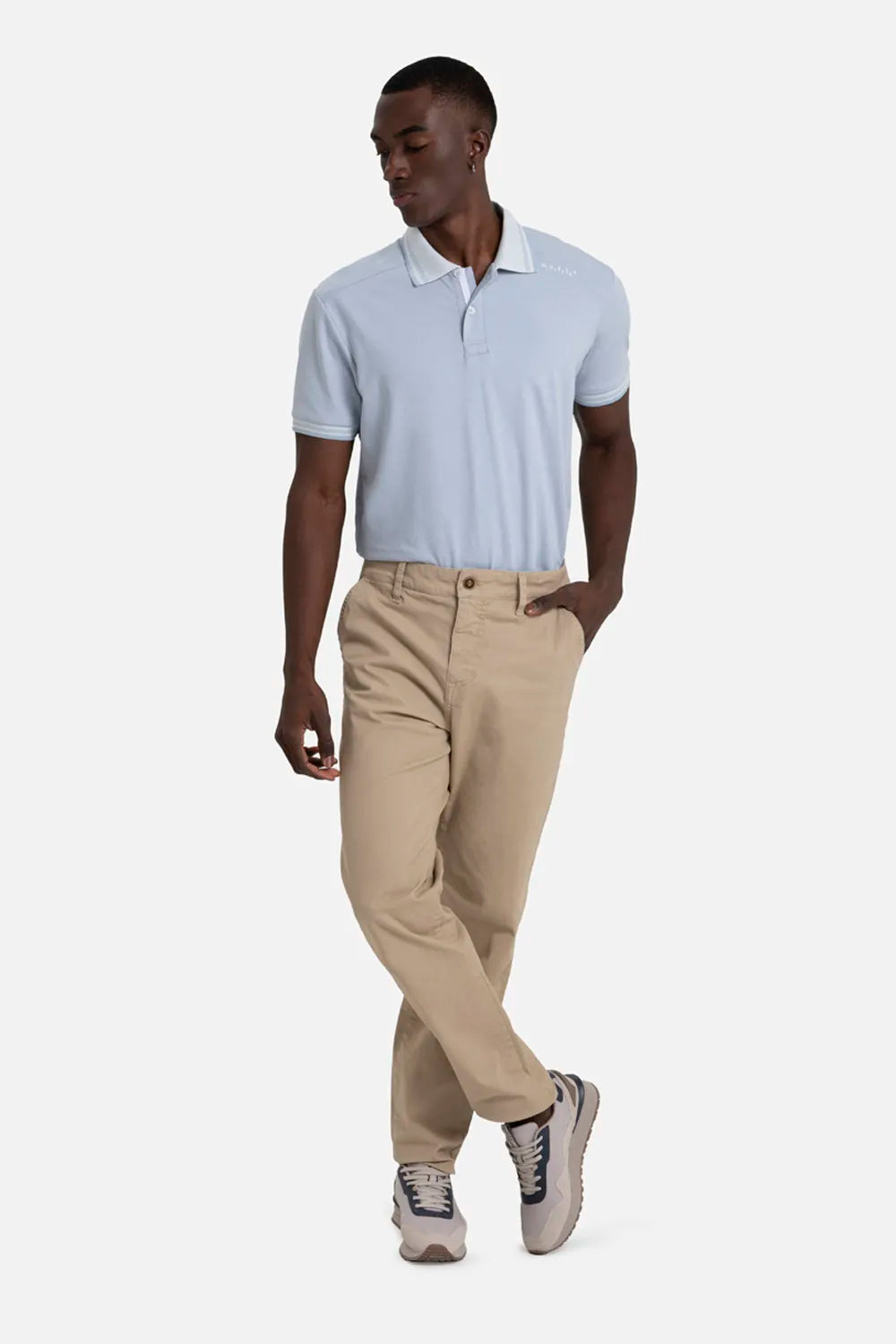 PANTALON TIPO CHINO COLOR BEIGE