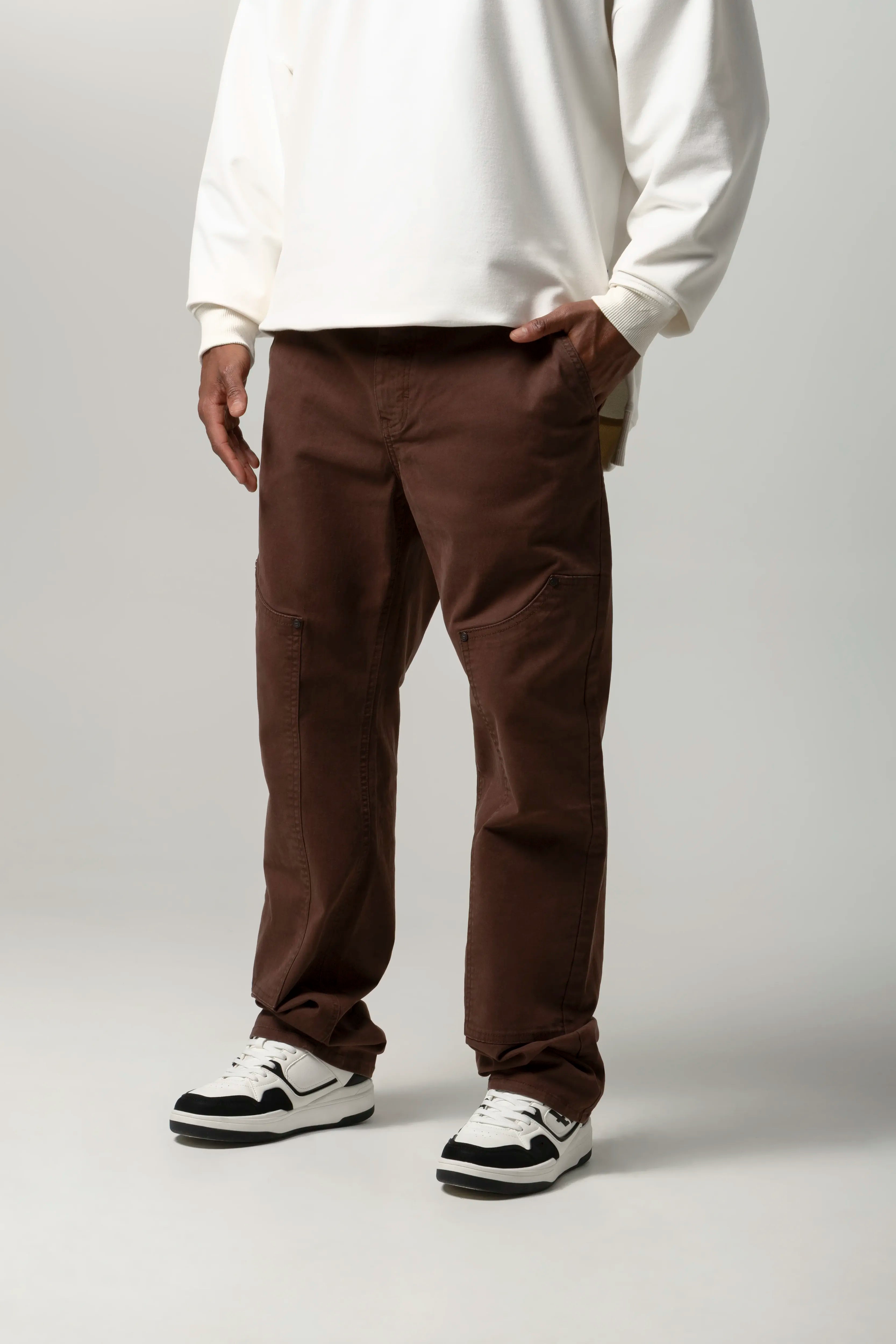 PANTALON TIPO CHINO COLOR BRUNETTE