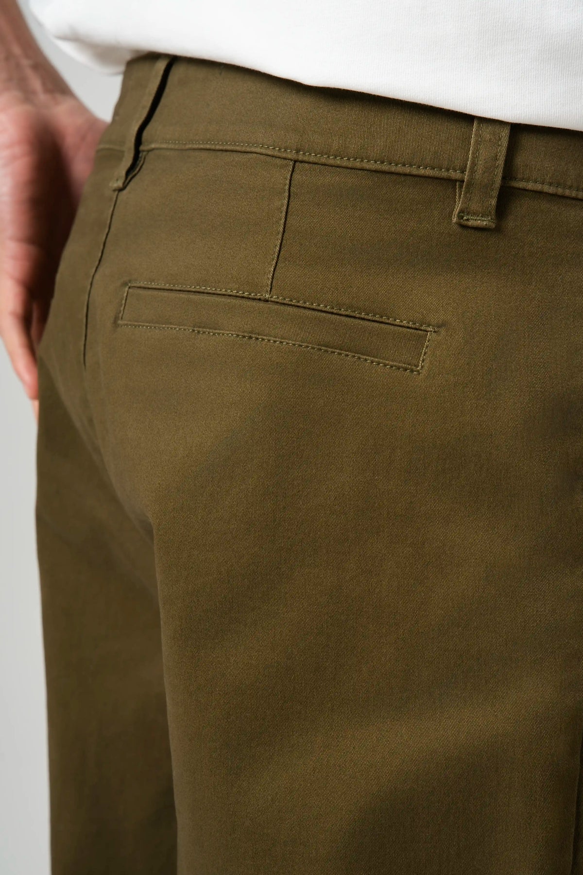 PANTALON CARGO COLOR DARK OLIVA