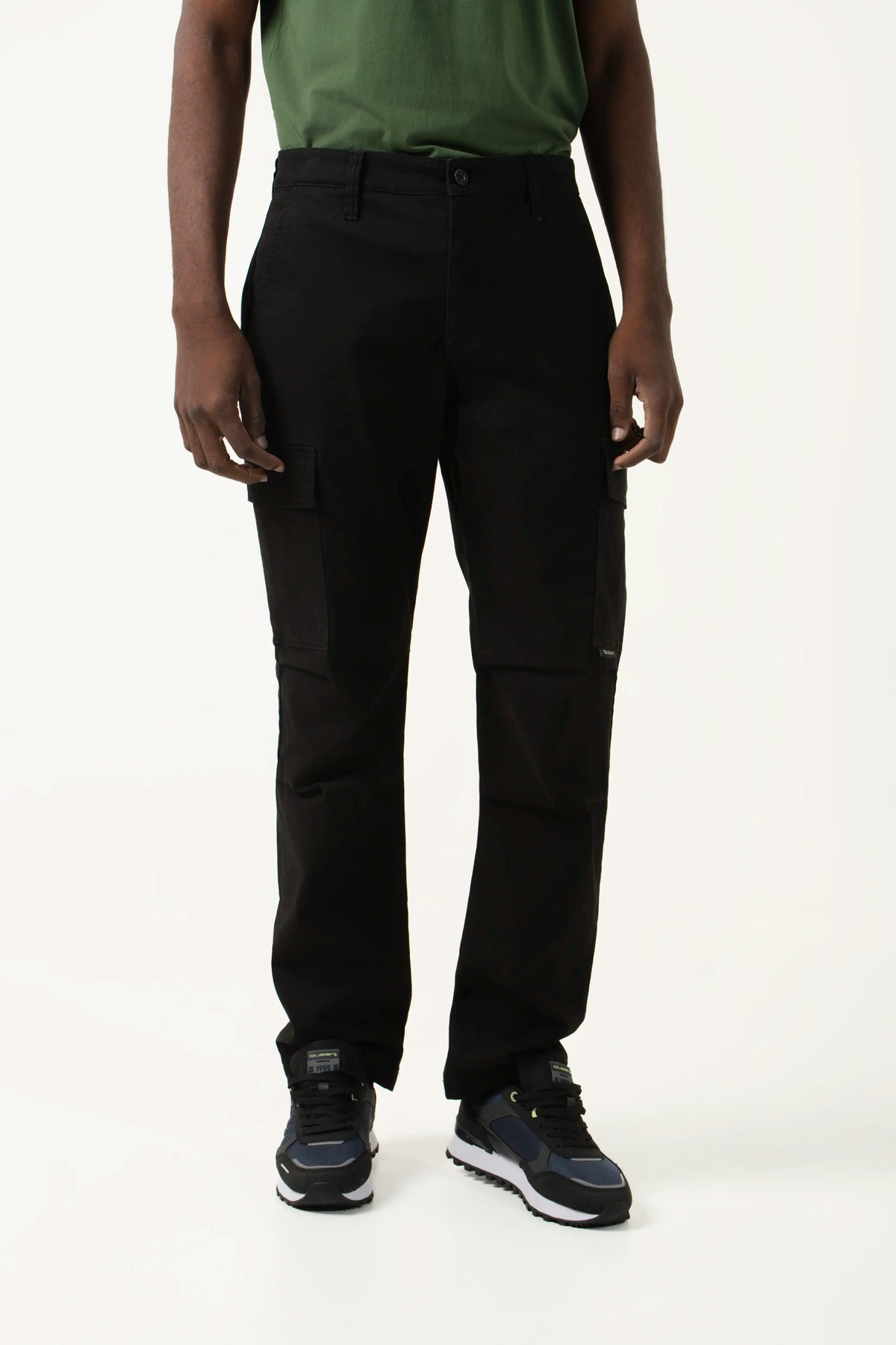 PANTALON CARGO COLOR NEGRO