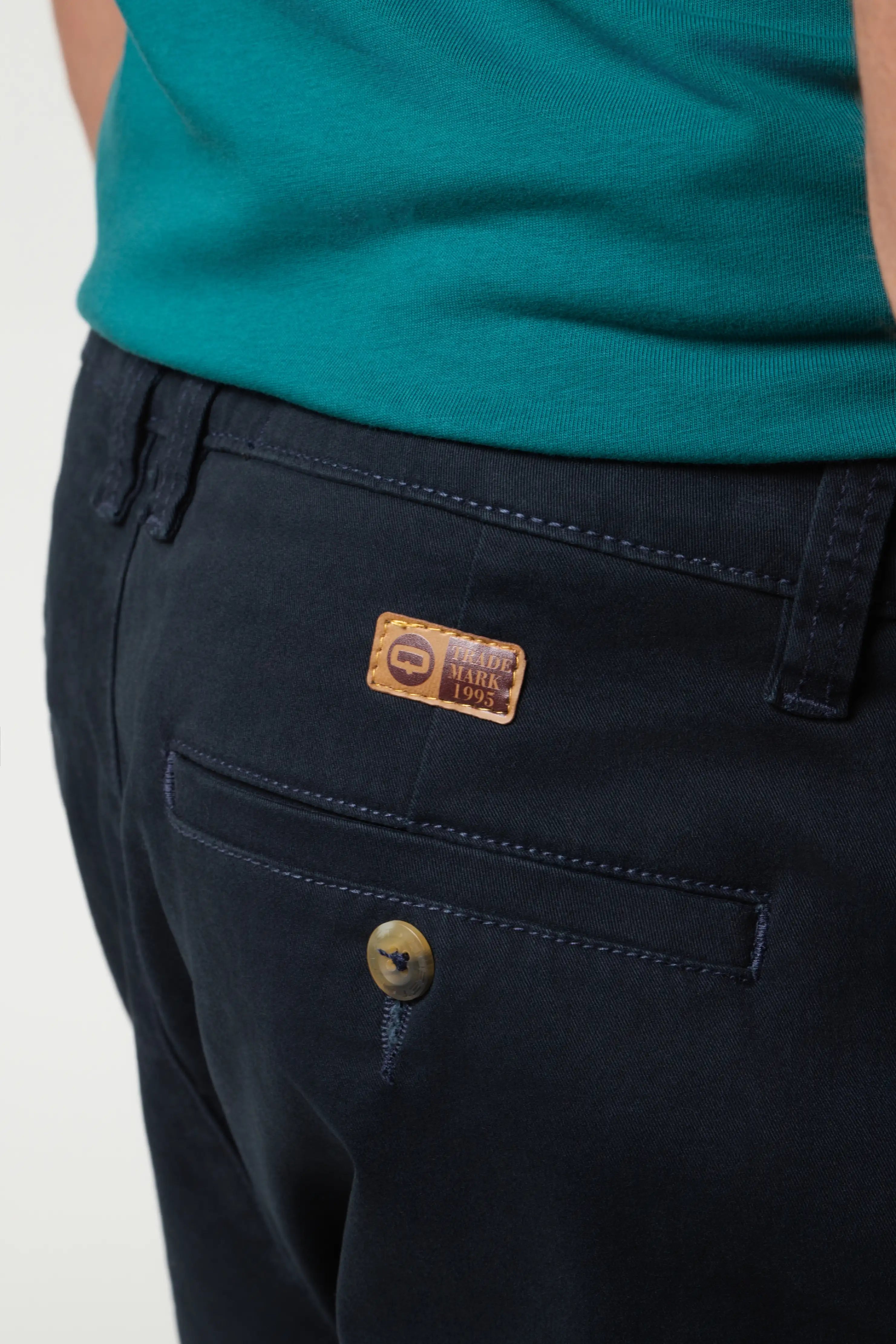 PANTALON CHINO COLOR AZUL OSCURO