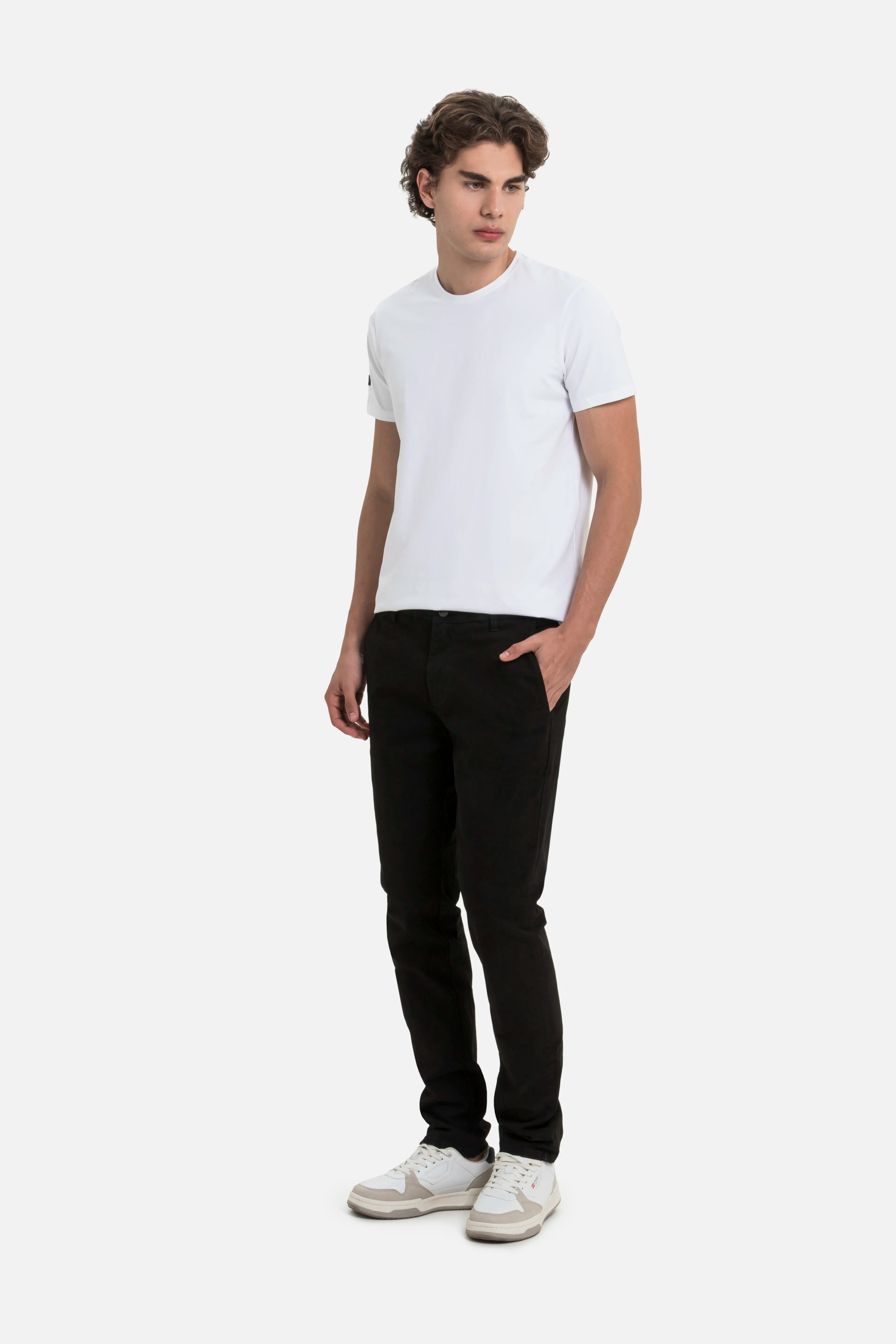 PANTALON CHINO COLOR NEGRO