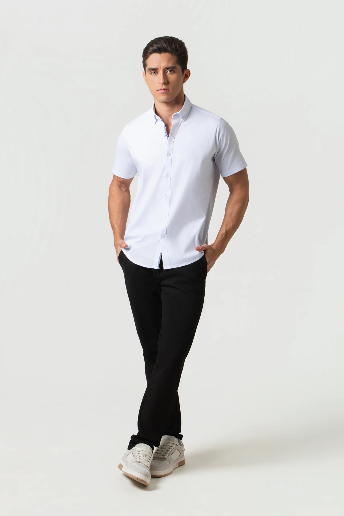PANTALON CHINO COLOR NEGRO
