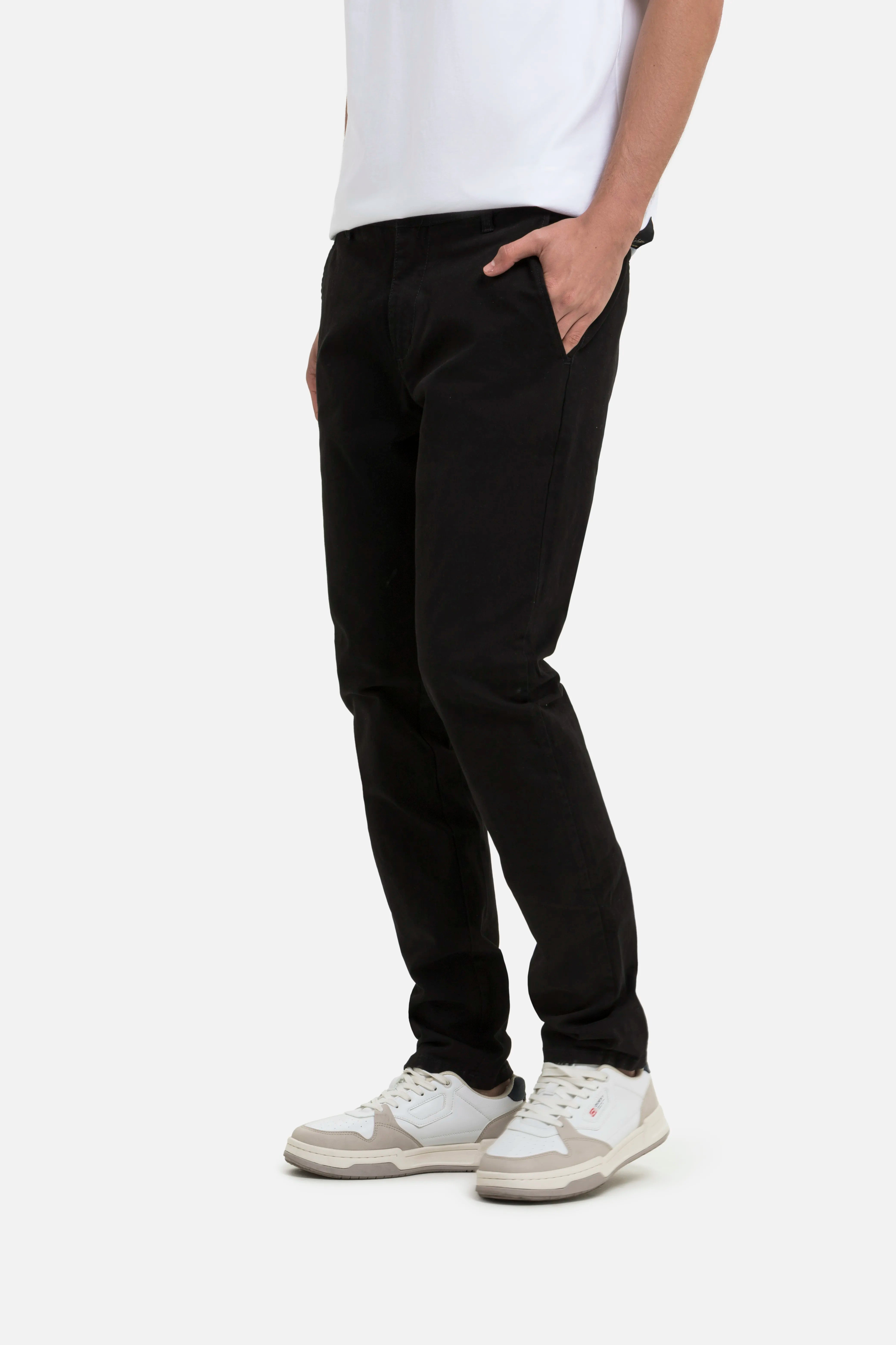 PANTALON CHINO COLOR NEGRO