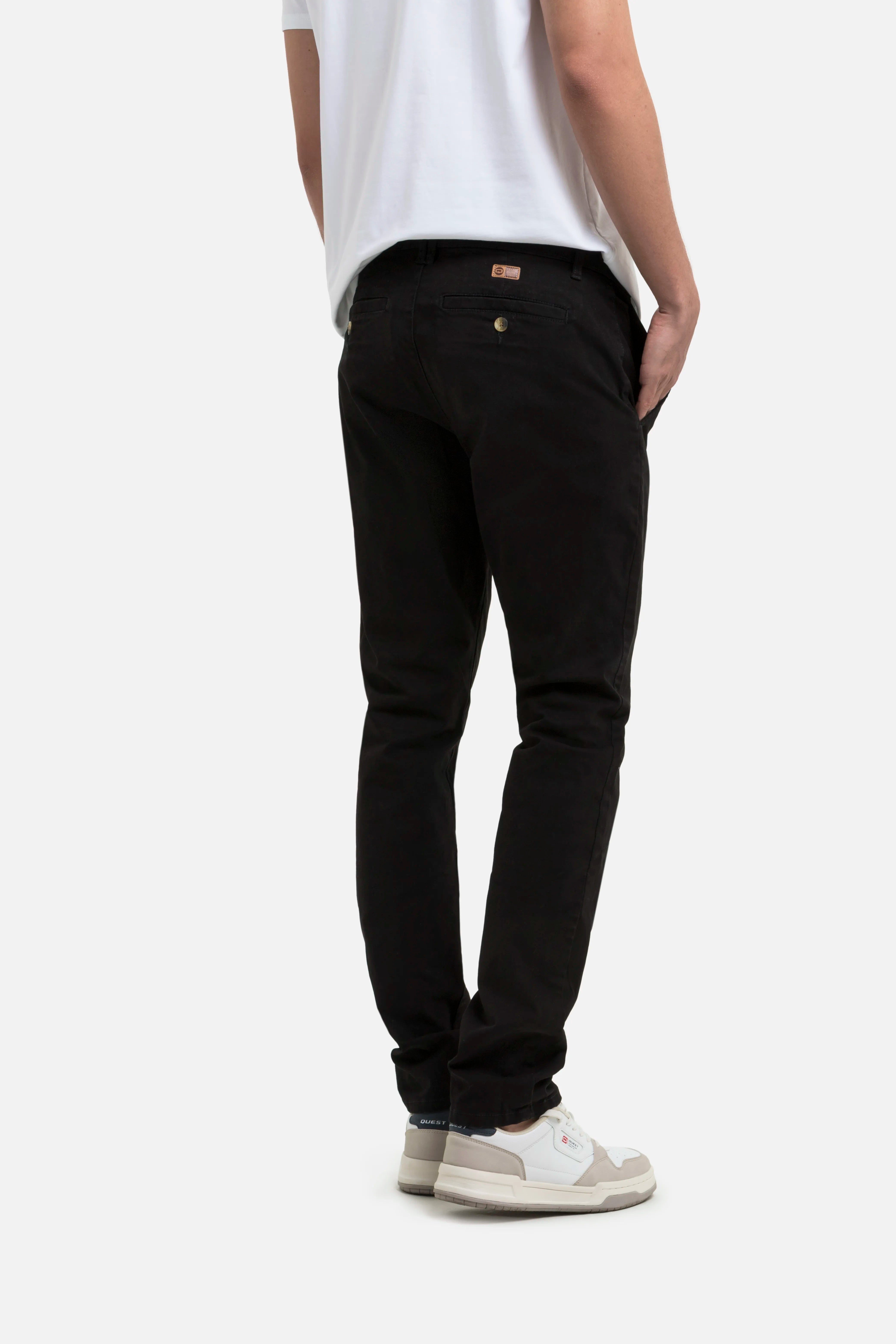 PANTALON CHINO COLOR NEGRO