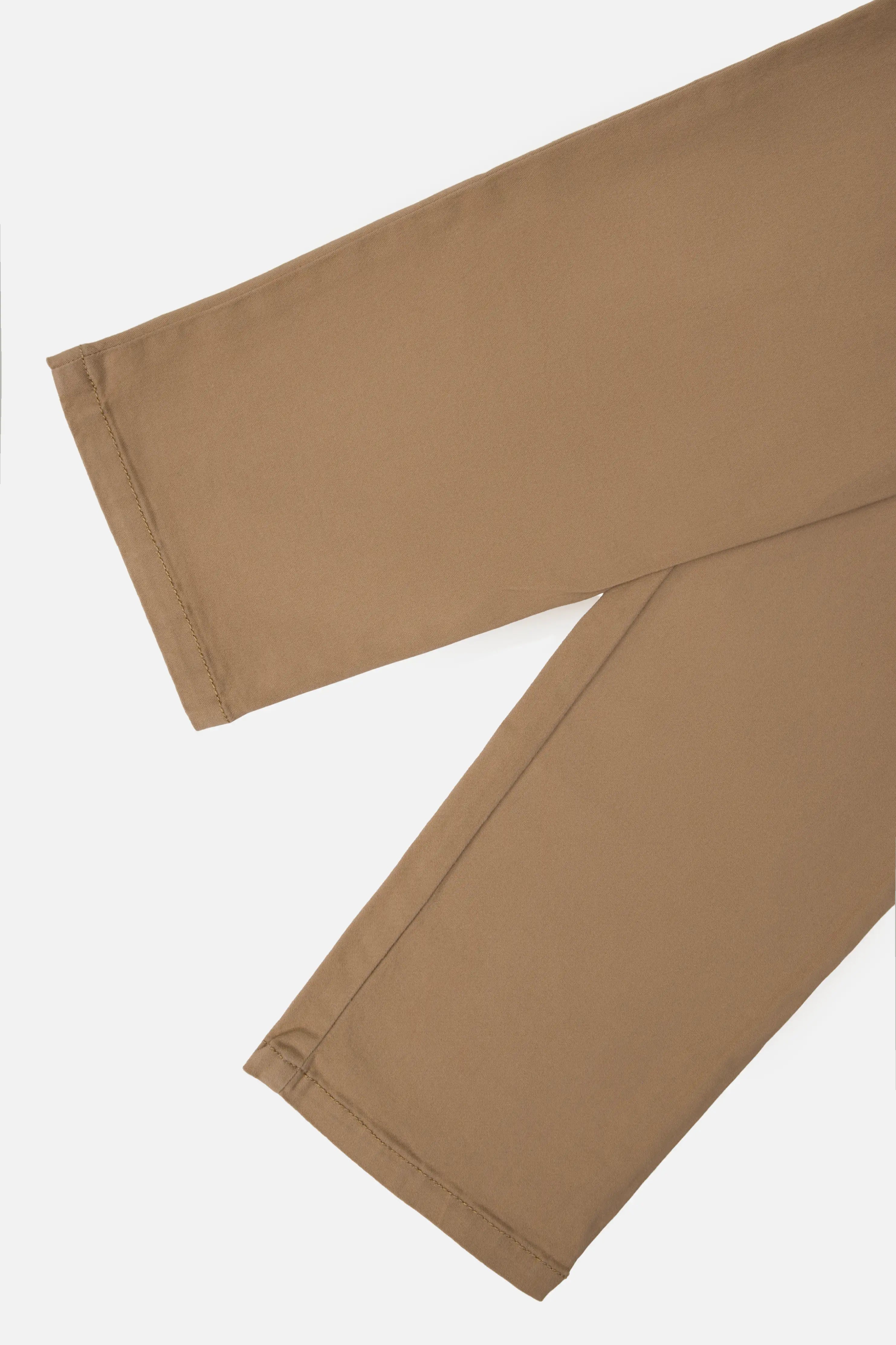 PANTALON CHINO COLOR KAKI