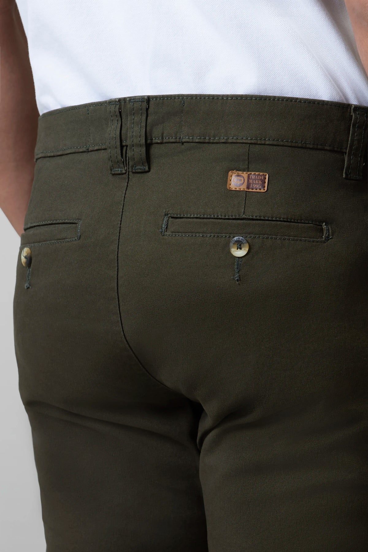 PANTALON CHINO COLOR VERDE MILITAR