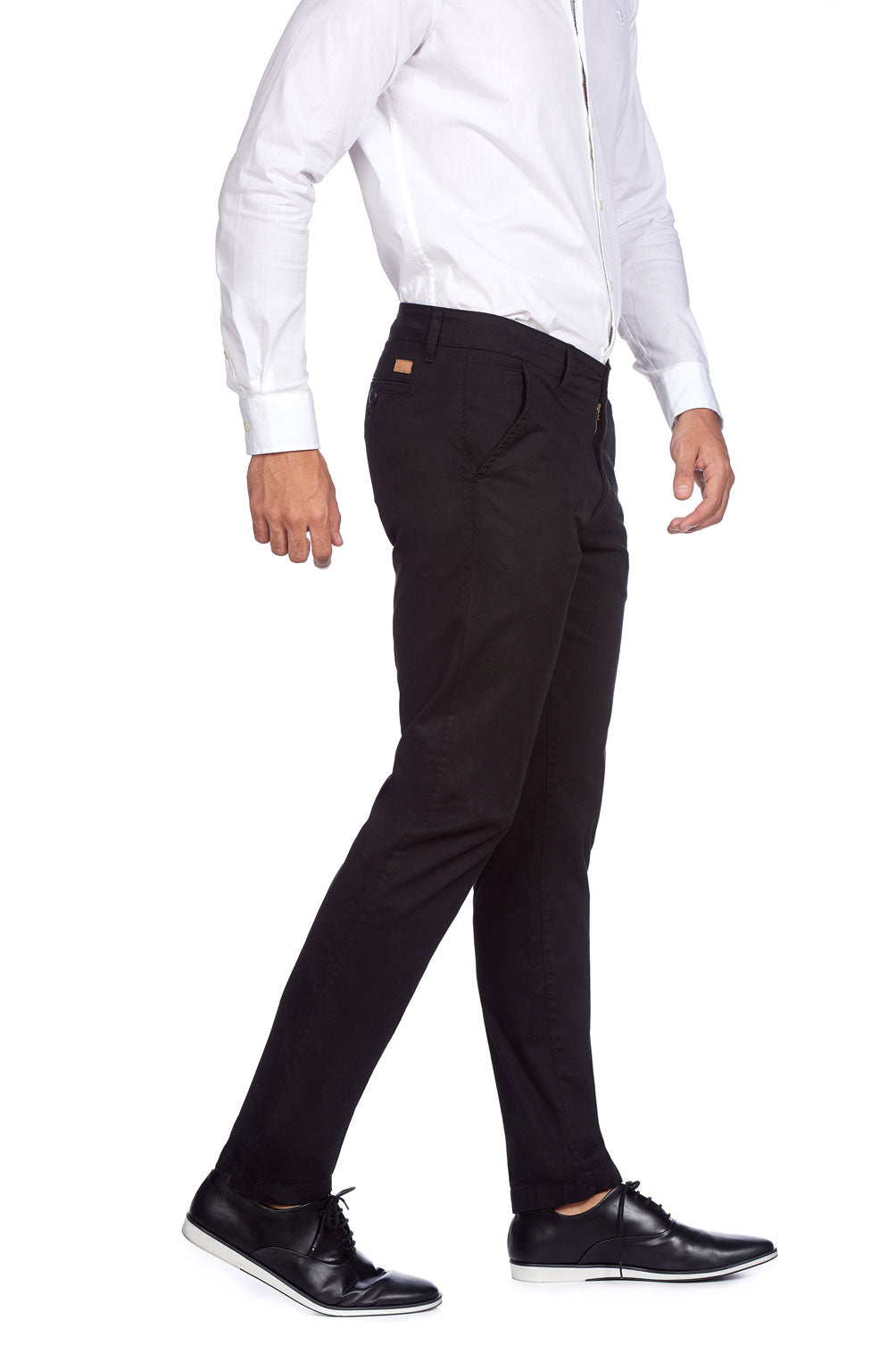 PANTALON CHINO COLOR NEGRO